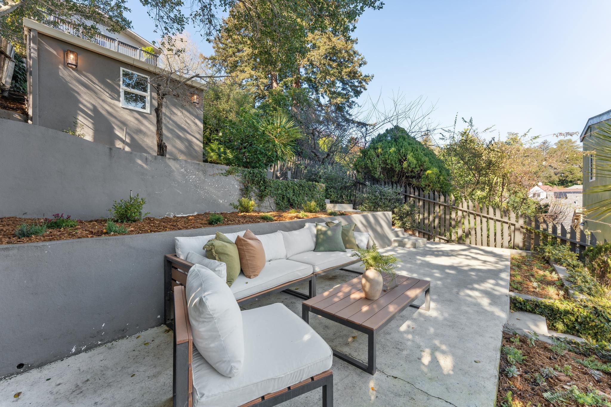 Detail Gallery Image 37 of 56 For 3945 Canon Ave, Oakland,  CA 94602 - 3 Beds | 2 Baths