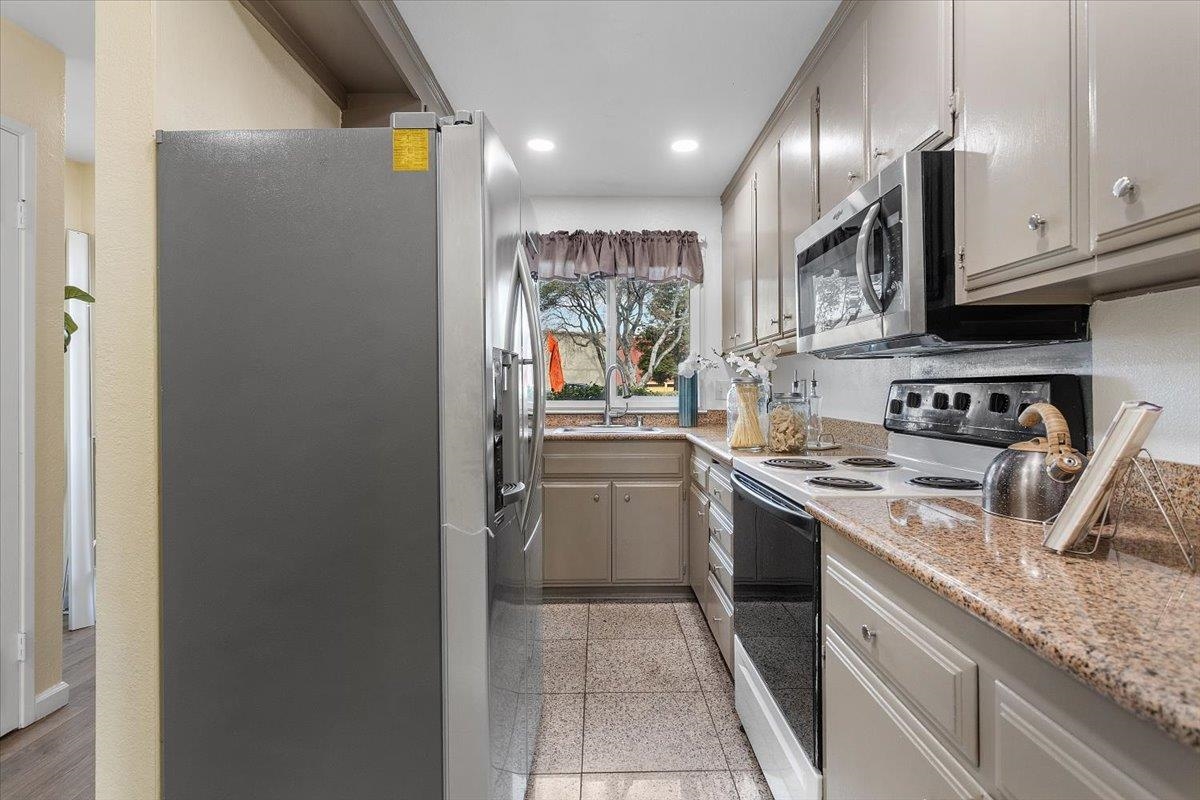 Detail Gallery Image 6 of 30 For 31131 Alvarado Niles Rd, Union City,  CA 94587 - 2 Beds | 1/1 Baths