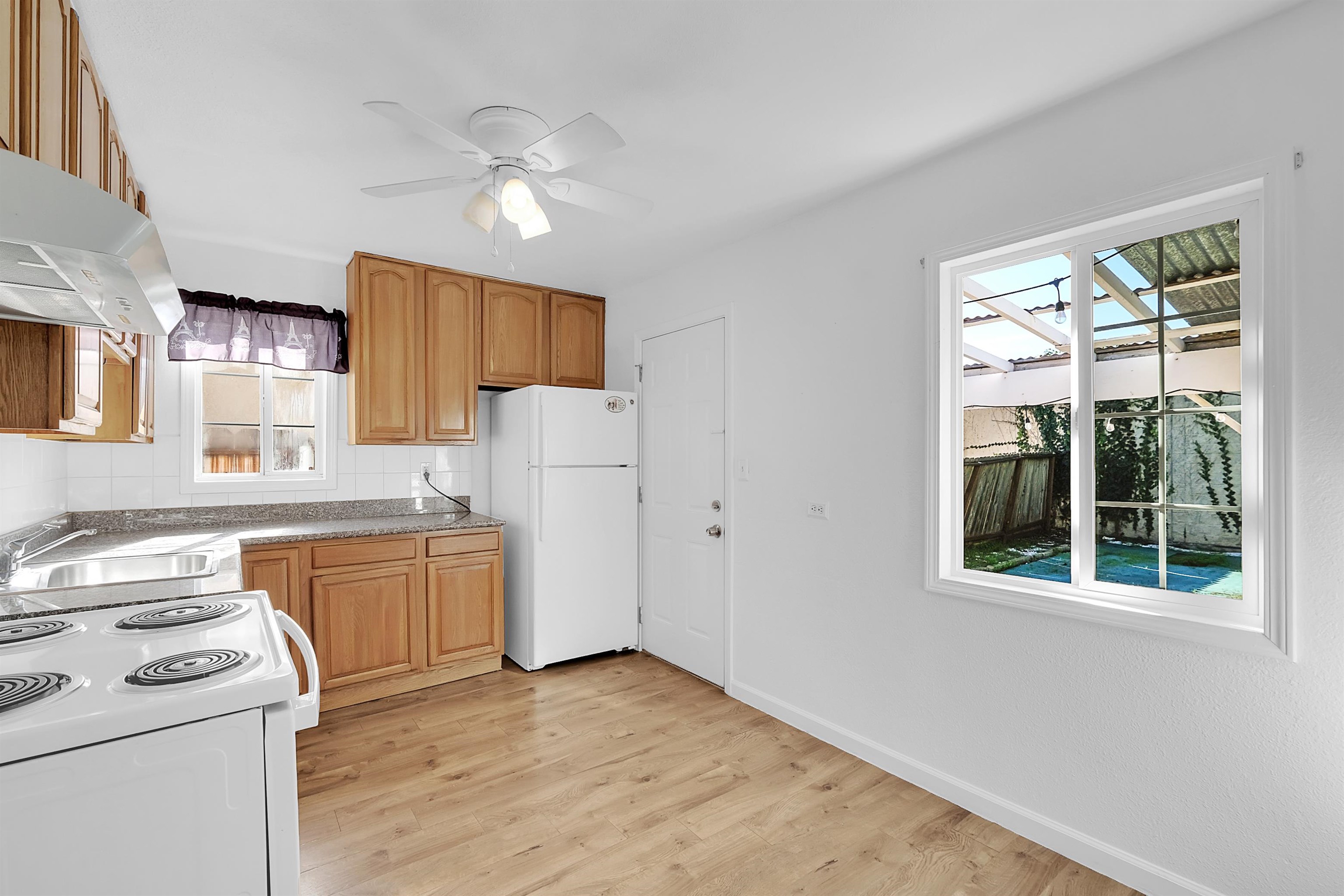 Detail Gallery Image 11 of 26 For 15879 Hesperian Blvd, San Lorenzo,  CA 94580 - 3 Beds | 1 Baths