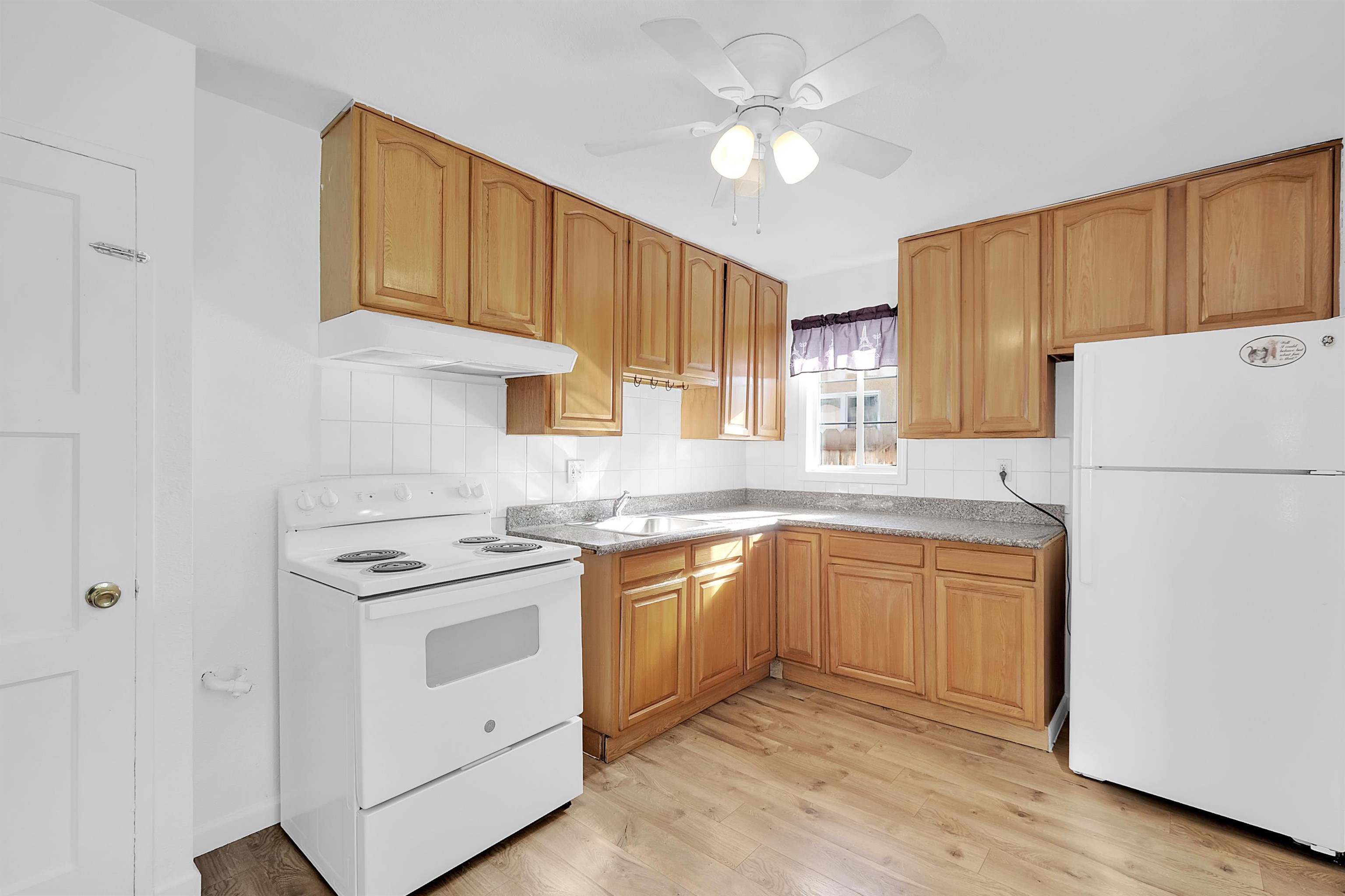 Detail Gallery Image 12 of 26 For 15879 Hesperian Blvd, San Lorenzo,  CA 94580 - 3 Beds | 1 Baths