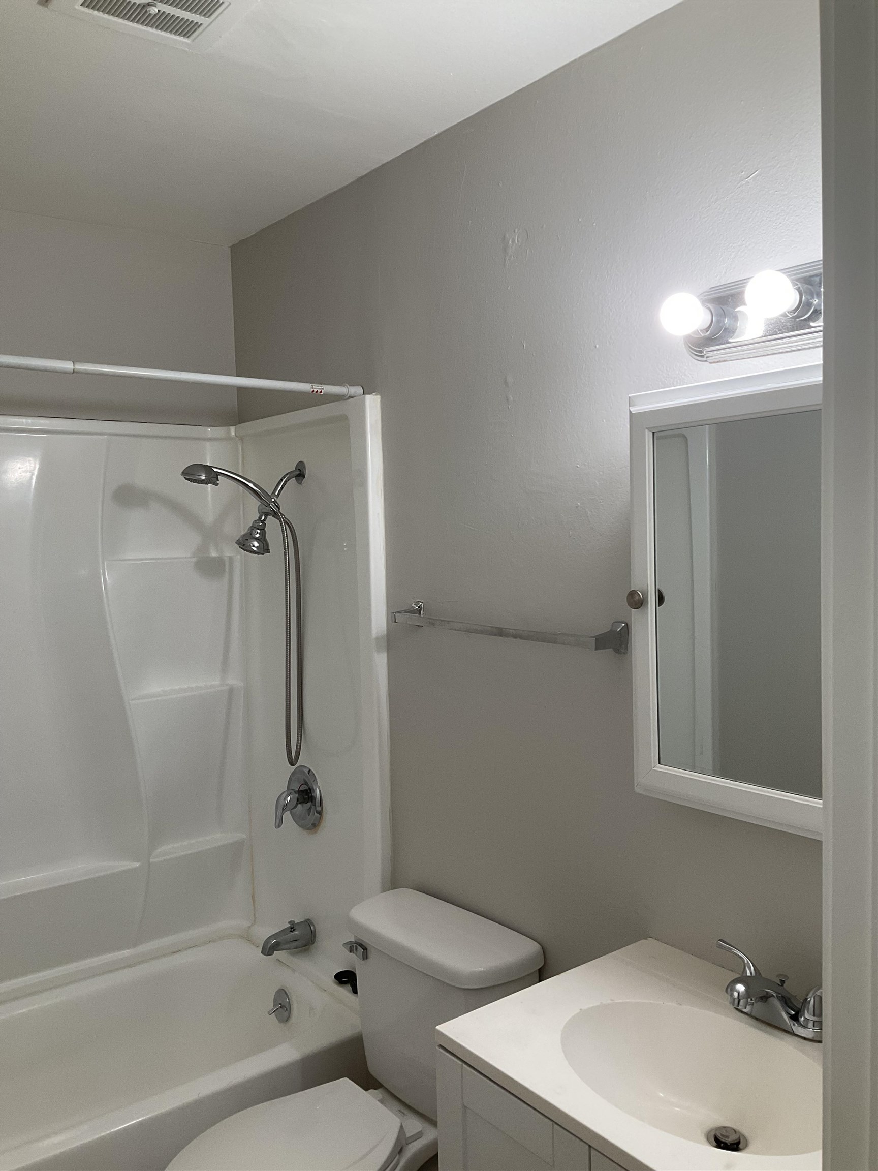 Detail Gallery Image 4 of 6 For 1108 W 5th Street #2,  Antioch,  CA 94509 - 2 Beds | 1 Baths