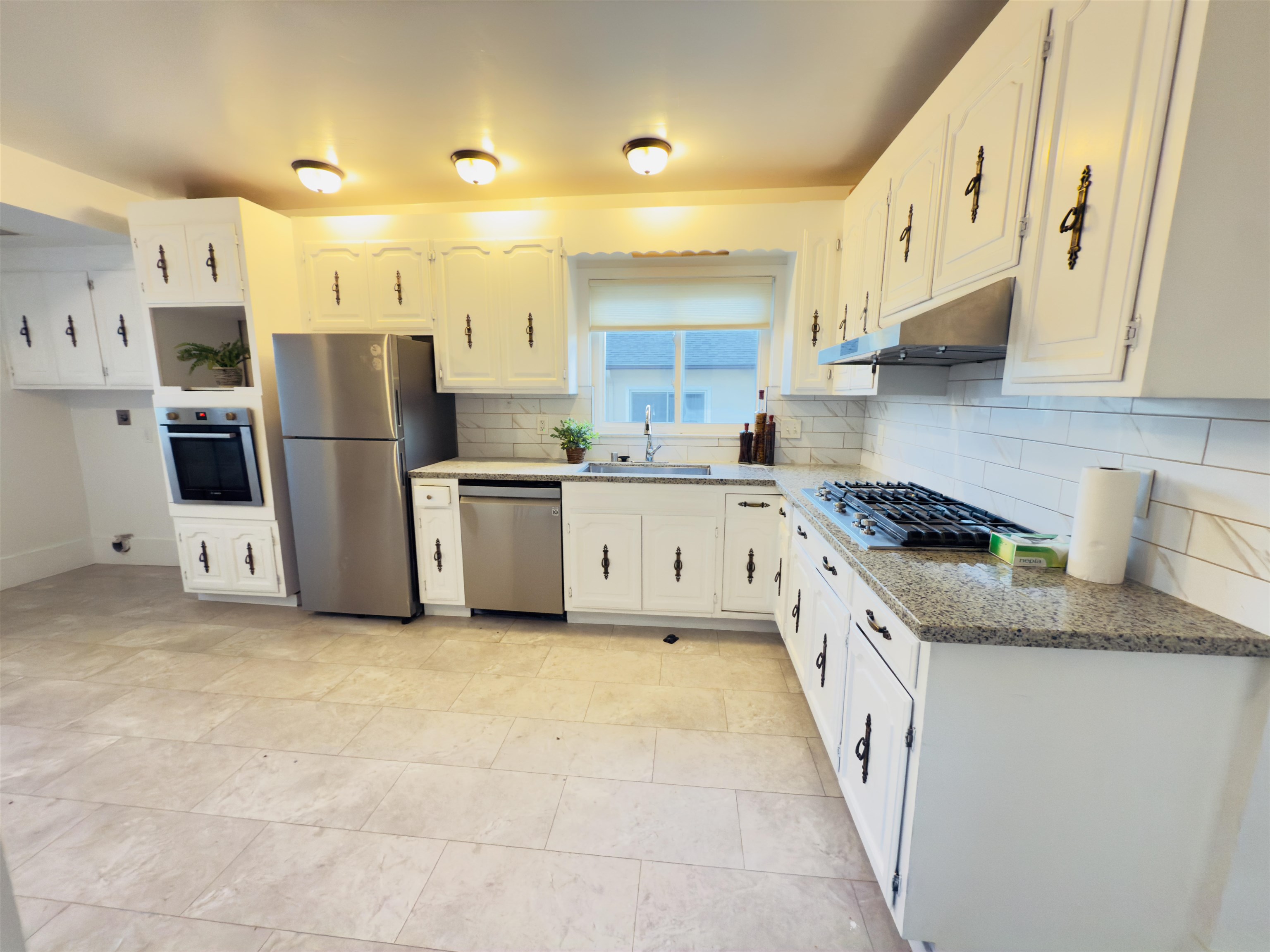 Detail Gallery Image 6 of 18 For 618 38th St, Richmond,  CA 94805 - 4 Beds | 3 Baths