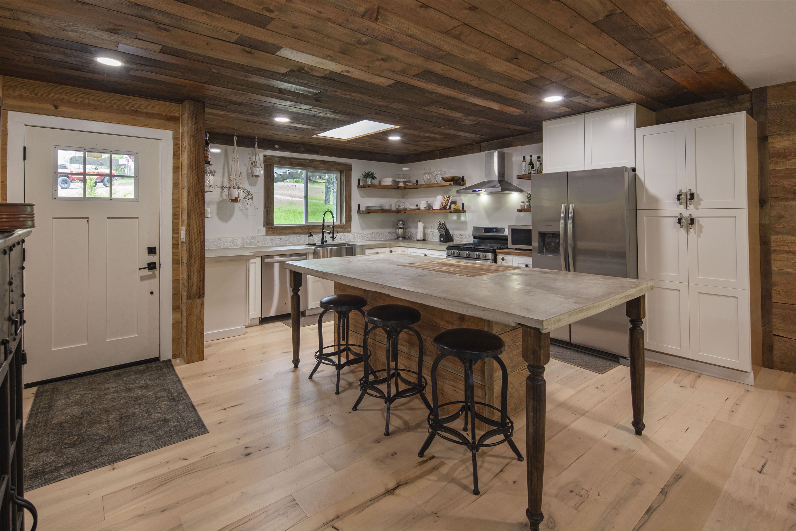 Detail Gallery Image 5 of 42 For 12874 Green Valley Cir, Groveland,  CA 95321 - 3 Beds | 2 Baths