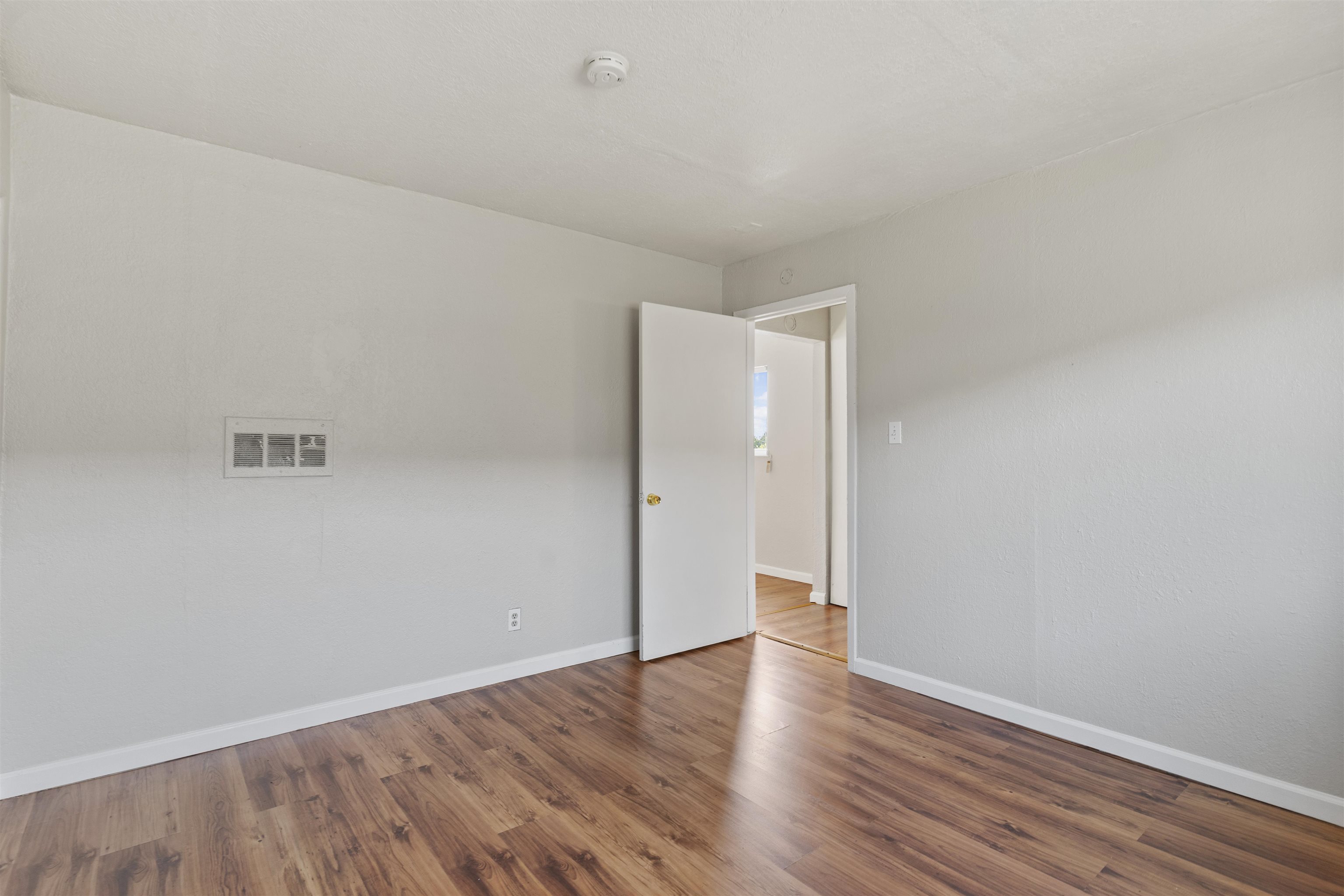 Detail Gallery Image 14 of 22 For 128 Catron Dr, Oakland,  CA 94603 - – Beds | – Baths