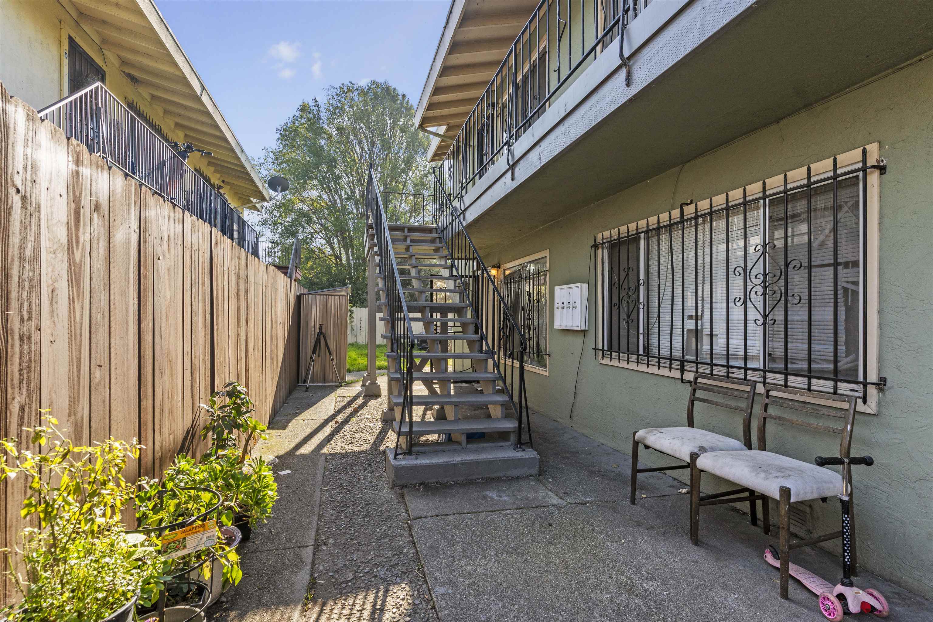 Detail Gallery Image 18 of 22 For 128 Catron Dr, Oakland,  CA 94603 - – Beds | – Baths