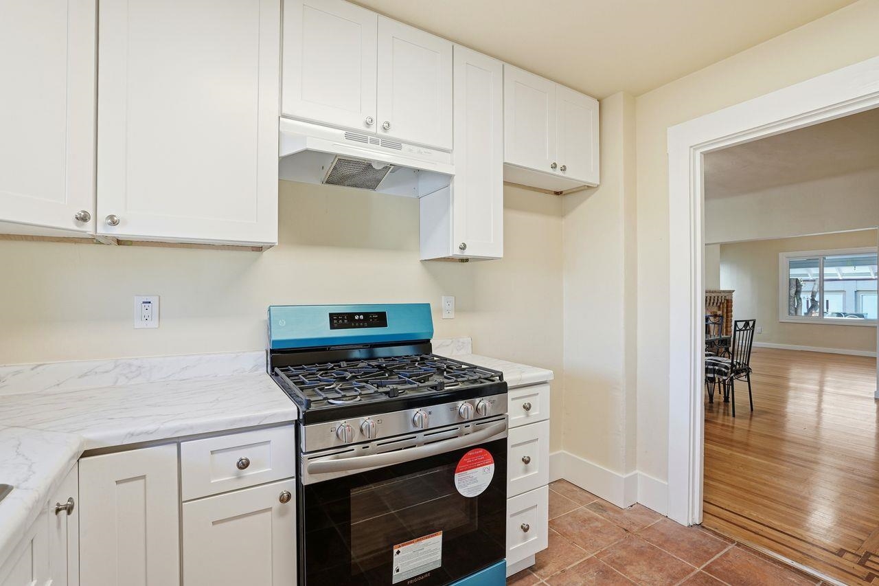 Detail Gallery Image 11 of 41 For 604 56th St, Oakland,  CA 94609 - 4 Beds | 1 Baths