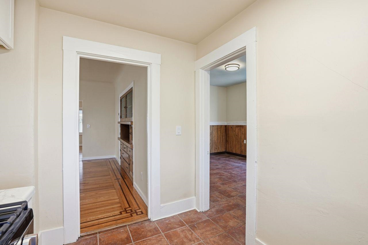 Detail Gallery Image 12 of 41 For 604 56th St, Oakland,  CA 94609 - 4 Beds | 1 Baths