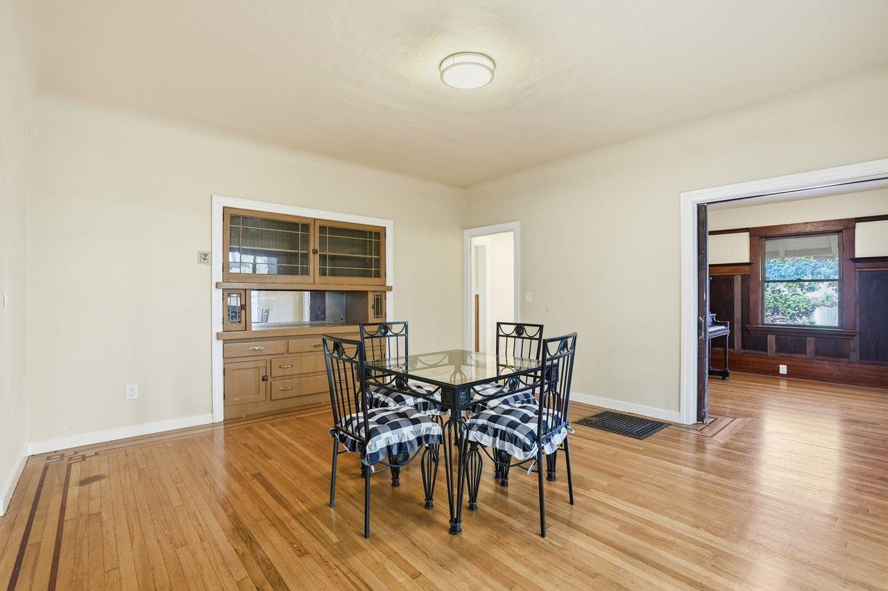 Detail Gallery Image 14 of 41 For 604 56th St, Oakland,  CA 94609 - 4 Beds | 1 Baths