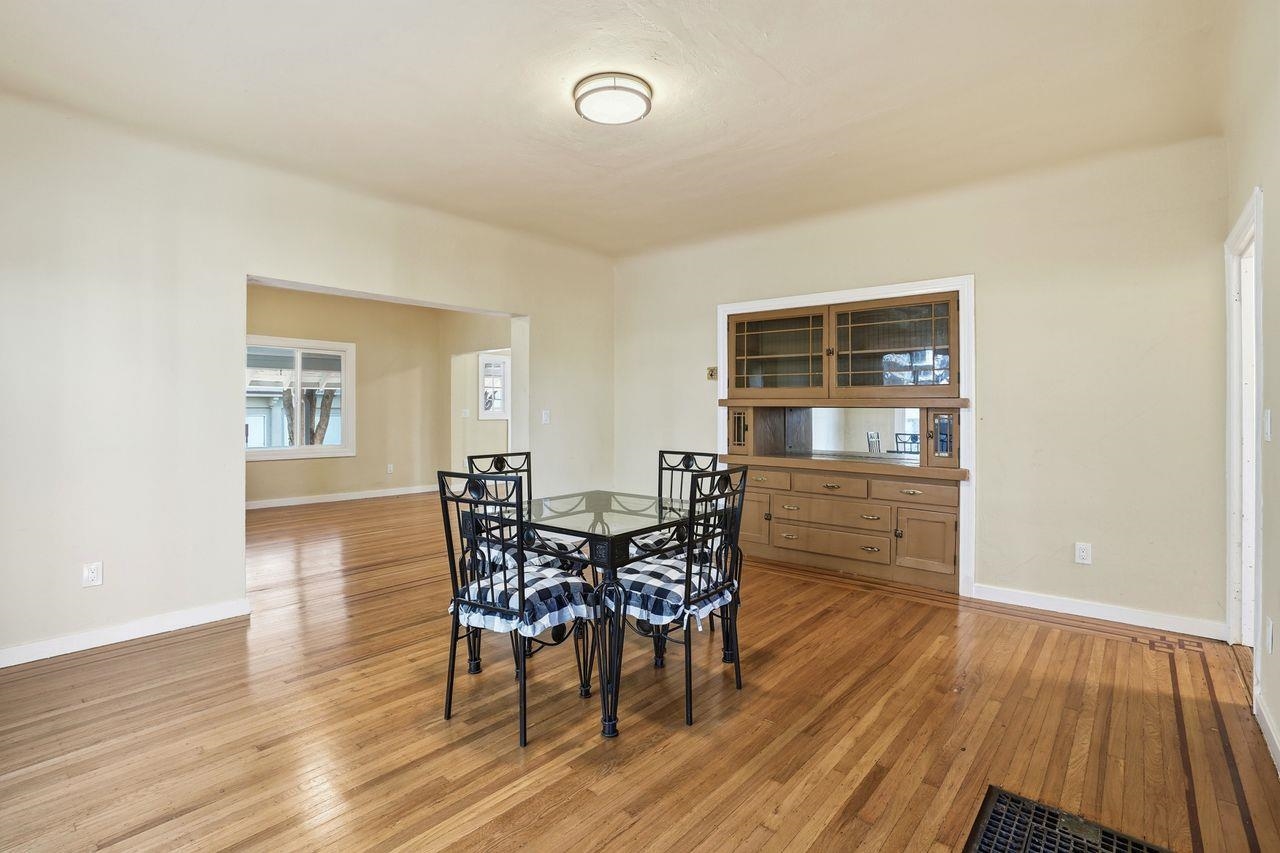 Detail Gallery Image 15 of 41 For 604 56th St, Oakland,  CA 94609 - 4 Beds | 1 Baths