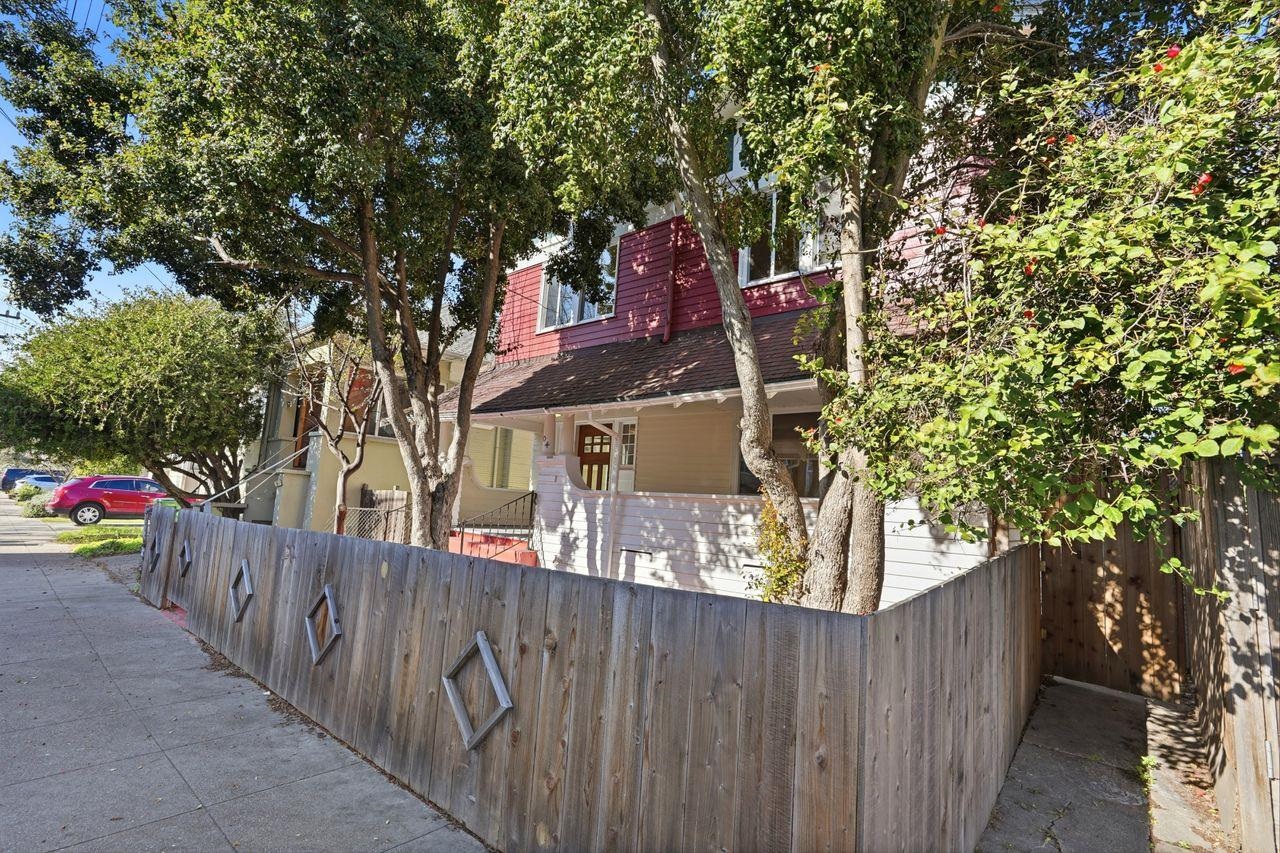 Detail Gallery Image 3 of 41 For 604 56th St, Oakland,  CA 94609 - 4 Beds | 1 Baths