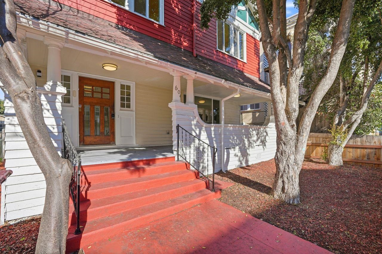 Detail Gallery Image 4 of 41 For 604 56th St, Oakland,  CA 94609 - 4 Beds | 1 Baths