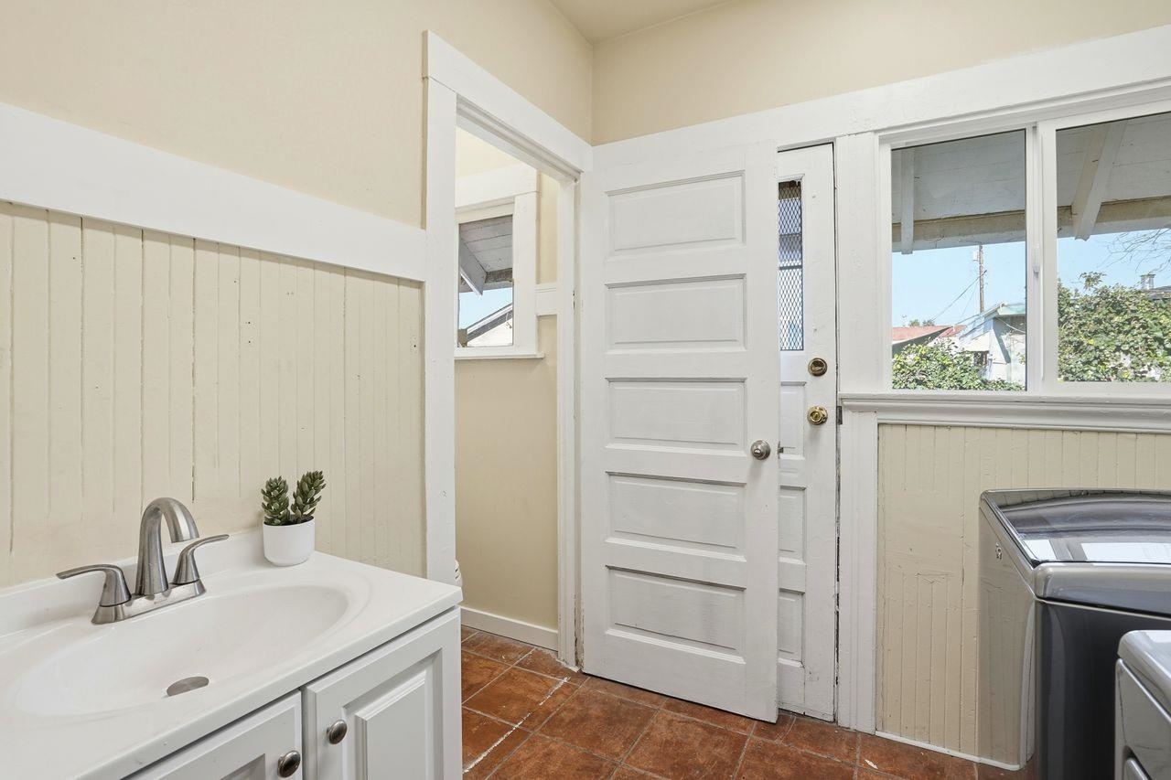 Detail Gallery Image 33 of 41 For 604 56th St, Oakland,  CA 94609 - 4 Beds | 1 Baths