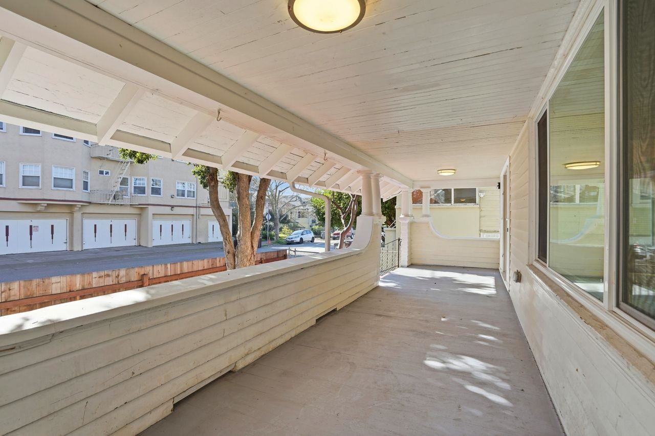 Detail Gallery Image 5 of 41 For 604 56th St, Oakland,  CA 94609 - 4 Beds | 1 Baths