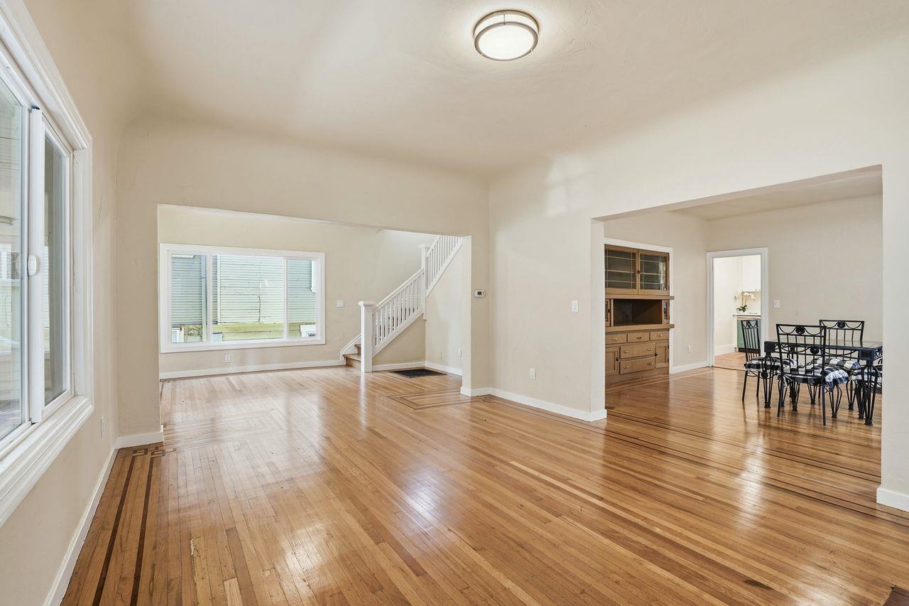 Detail Gallery Image 9 of 41 For 604 56th St, Oakland,  CA 94609 - 4 Beds | 1 Baths