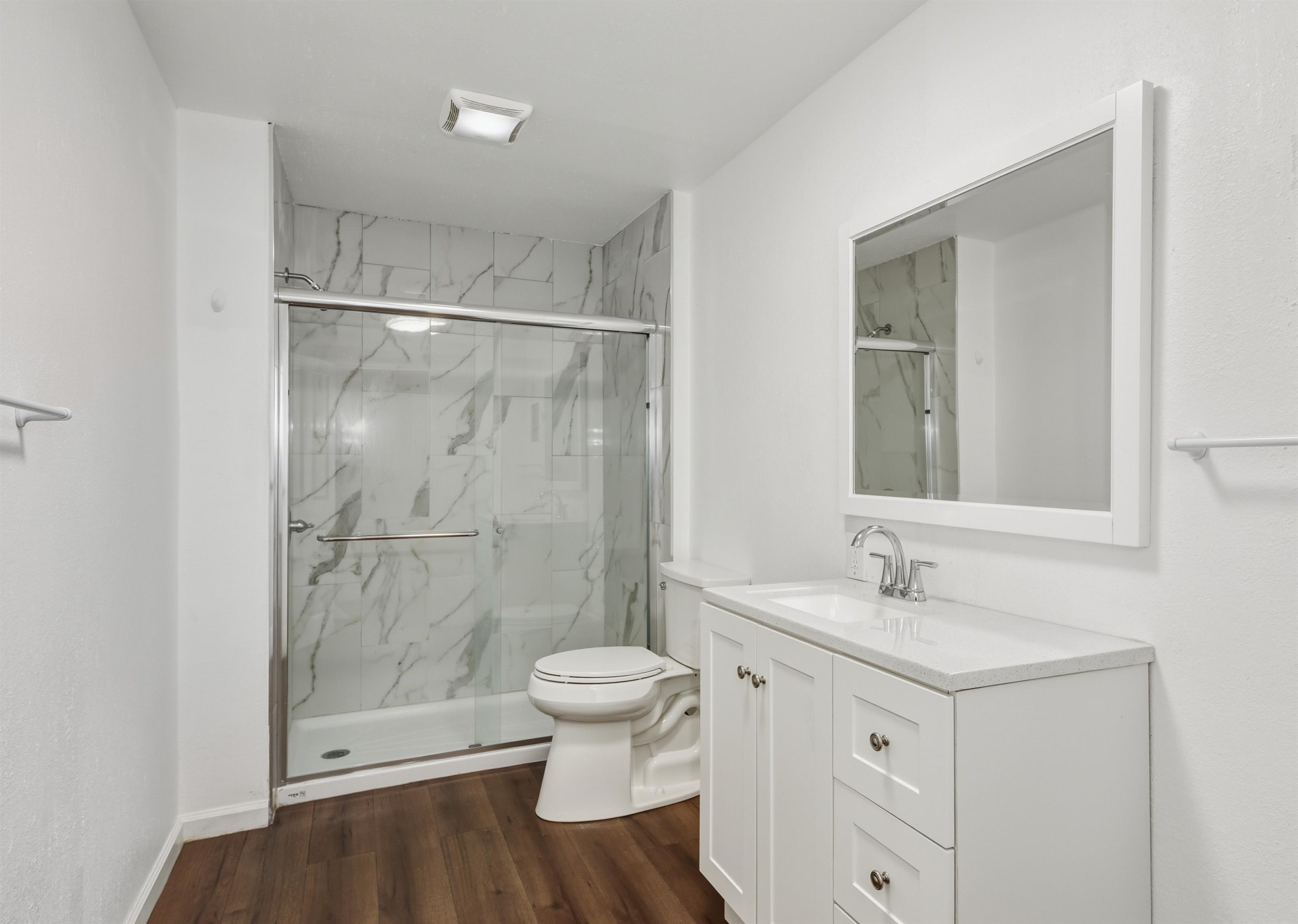 Detail Gallery Image 6 of 17 For 1111 Campbell St, Oakland,  CA 94607 - 3 Beds | 1 Baths