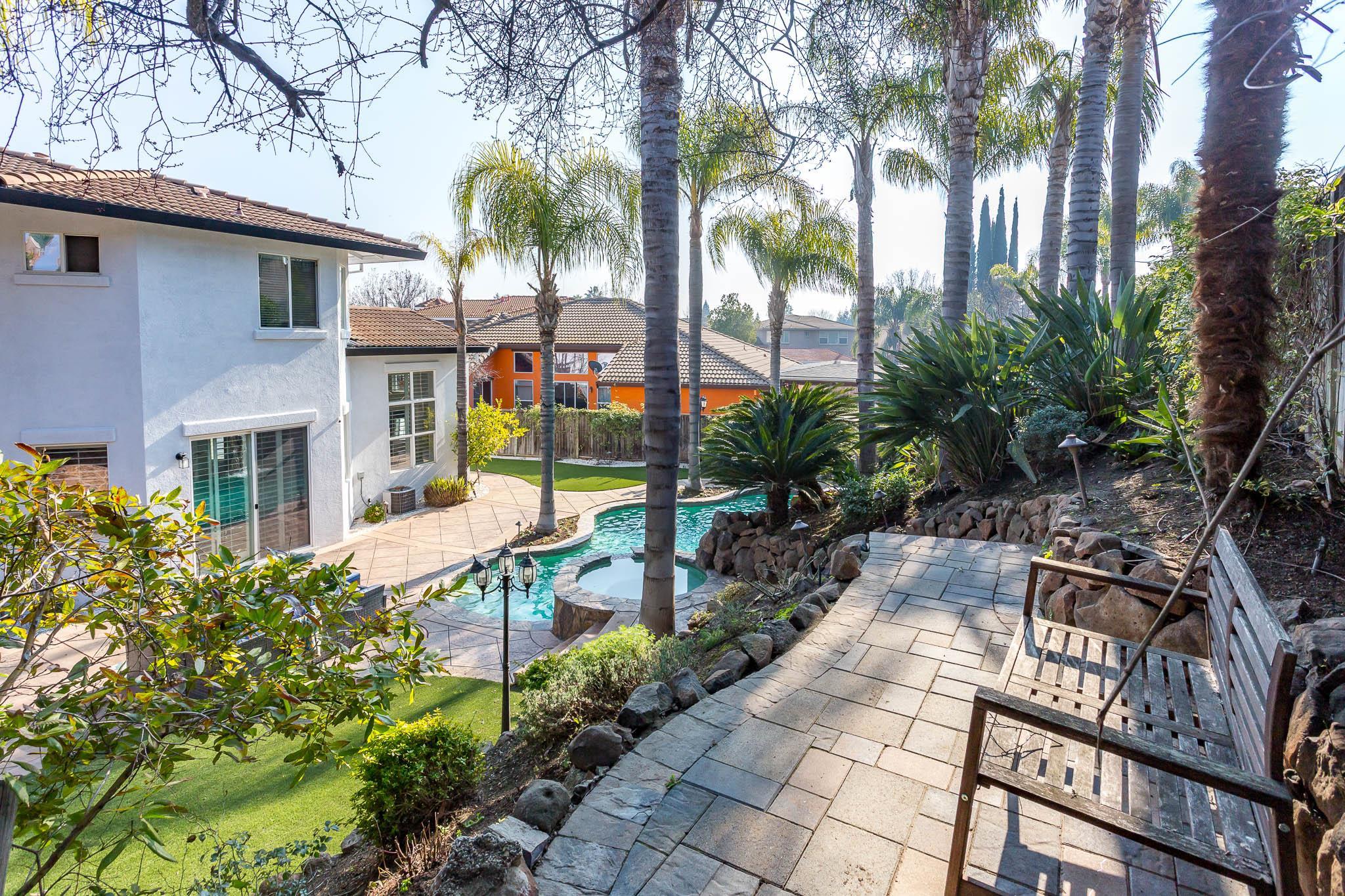 Detail Gallery Image 3 of 60 For 1834 Sanger Peak Way, Antioch,  CA 94531 - 5 Beds | 3 Baths