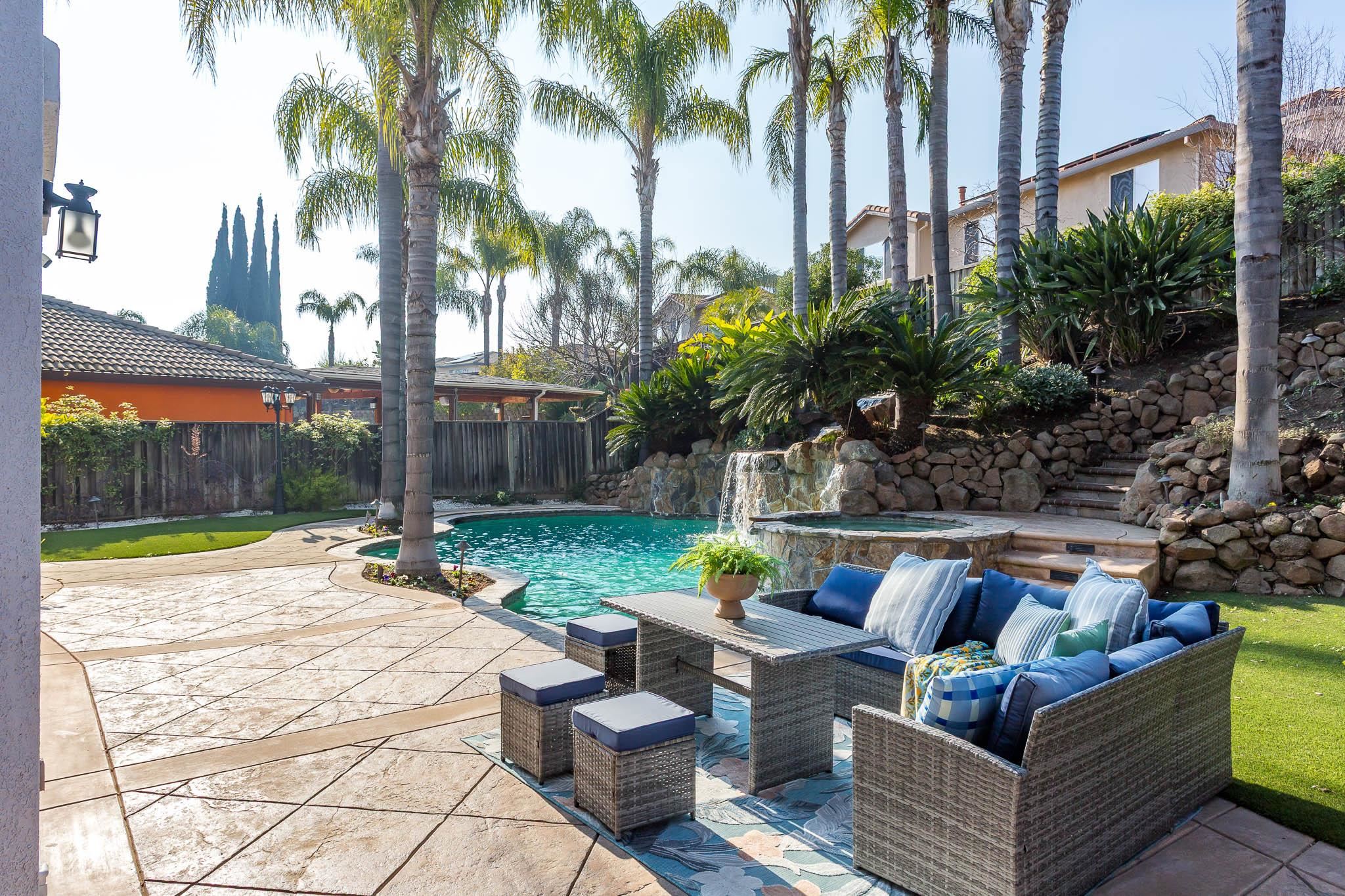 Detail Gallery Image 4 of 60 For 1834 Sanger Peak Way, Antioch,  CA 94531 - 5 Beds | 3 Baths