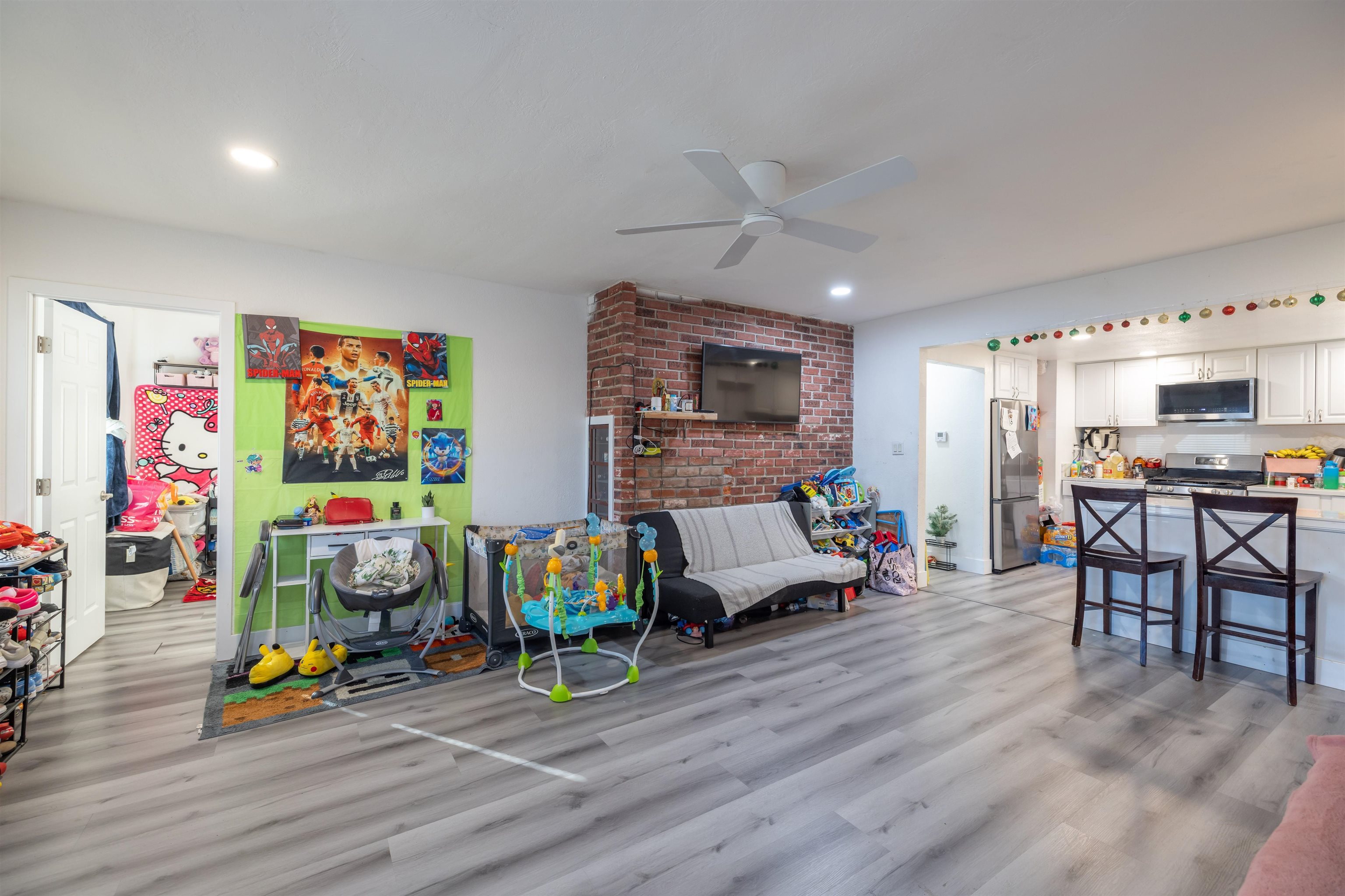 Detail Gallery Image 10 of 47 For 592 Willow Ave, Hayward,  CA 94541 - 6 Beds | 4 Baths