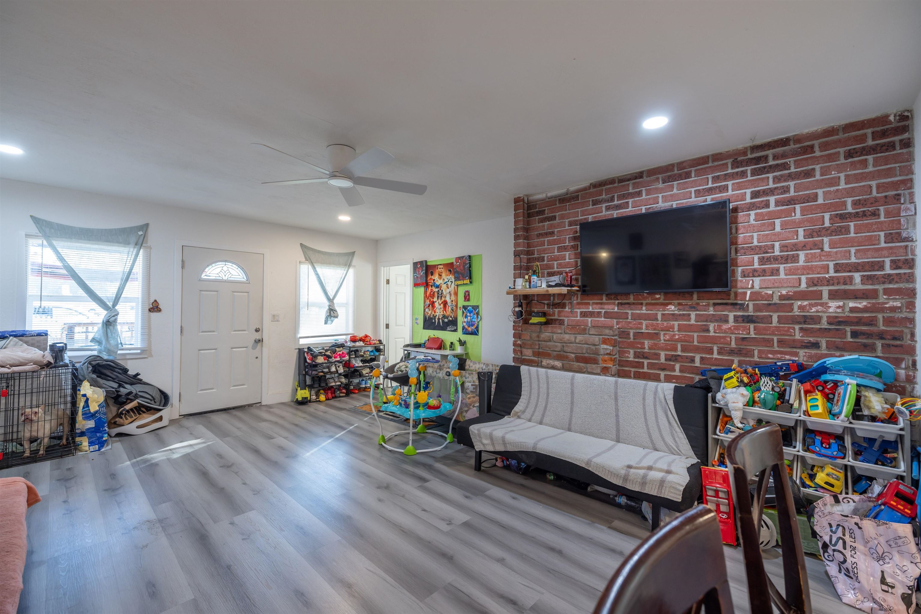 Detail Gallery Image 11 of 47 For 592 Willow Ave, Hayward,  CA 94541 - 6 Beds | 4 Baths