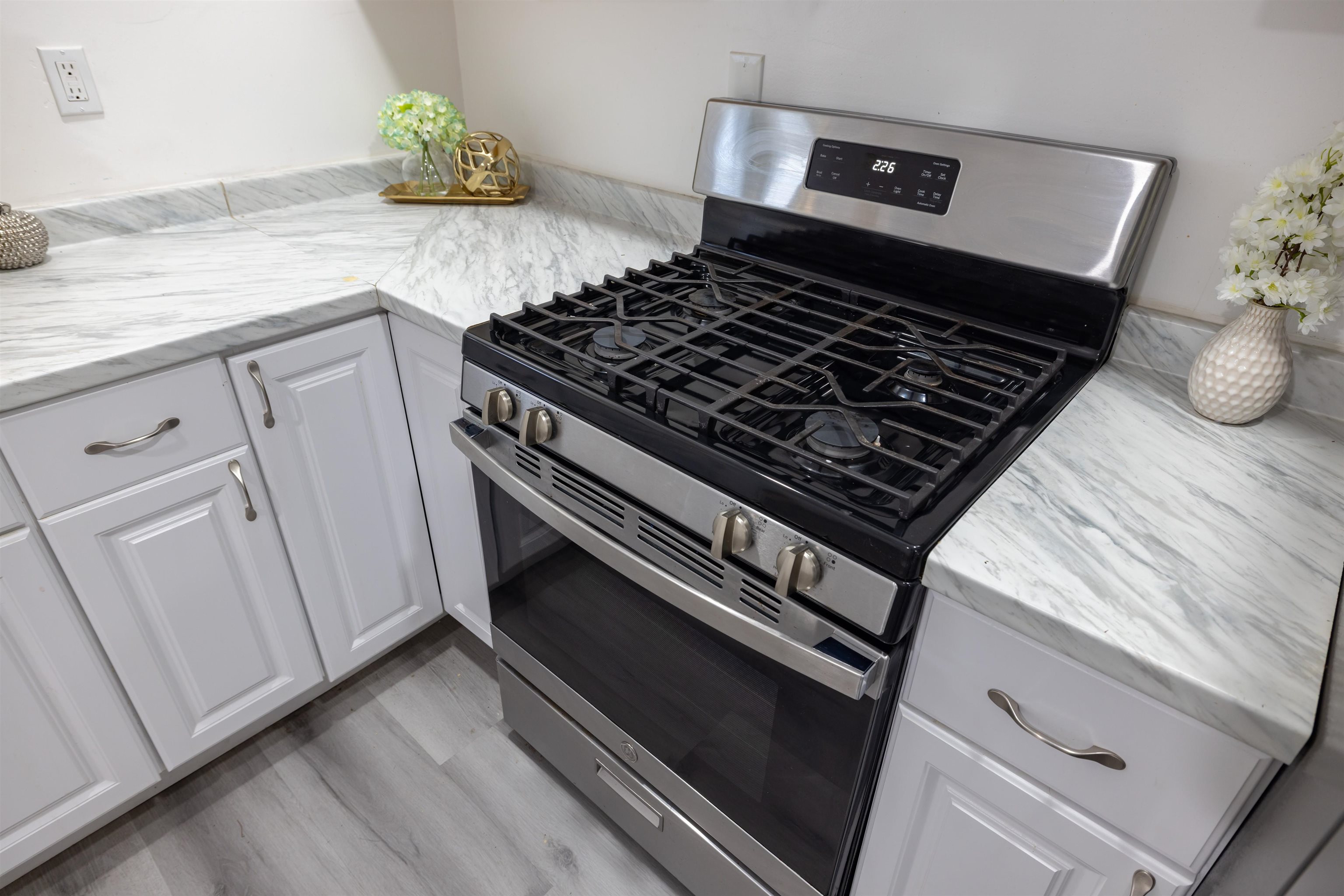 Detail Gallery Image 30 of 47 For 592 Willow Ave, Hayward,  CA 94541 - 6 Beds | 4 Baths