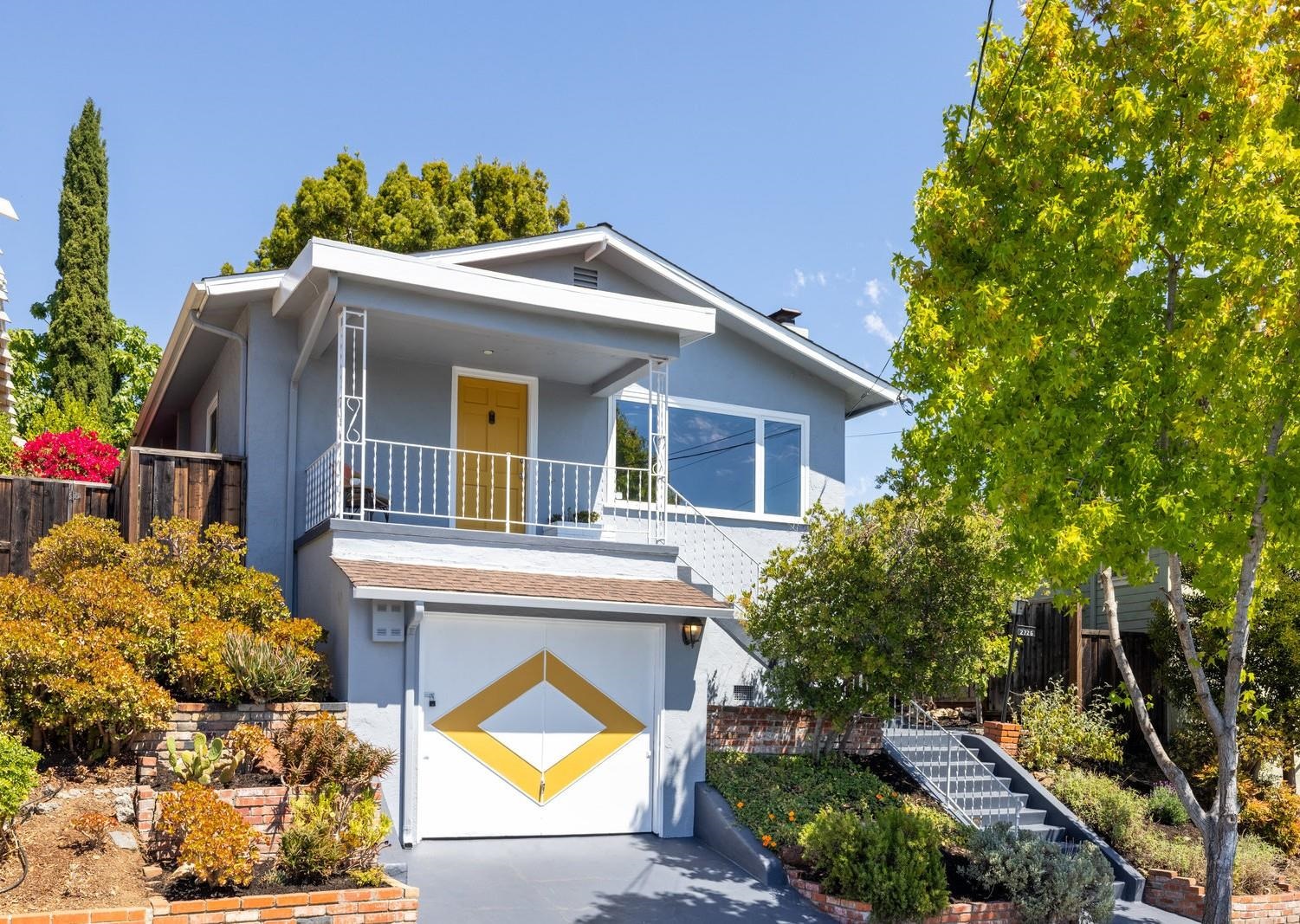 Detail Gallery Image 2 of 30 For 2726 Madeline Street, Oakland,  CA 94602 - 2 Beds | 1 Baths