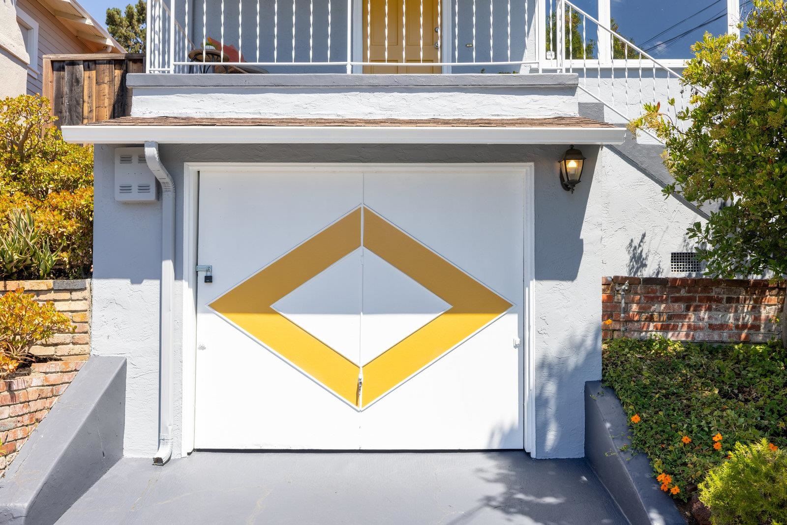 Detail Gallery Image 3 of 30 For 2726 Madeline Street, Oakland,  CA 94602 - 2 Beds | 1 Baths