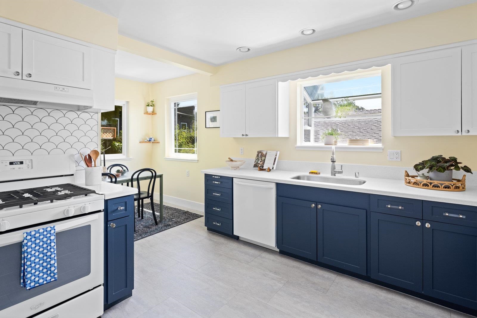 Detail Gallery Image 9 of 30 For 2726 Madeline Street, Oakland,  CA 94602 - 2 Beds | 1 Baths