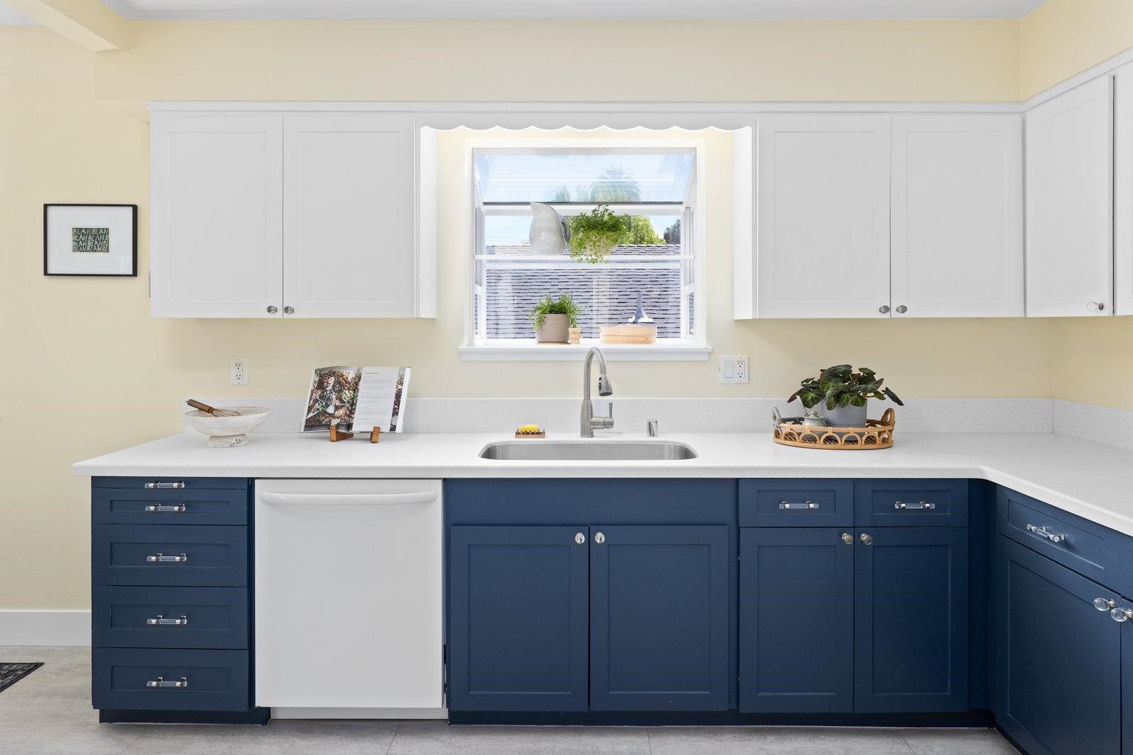 Detail Gallery Image 10 of 30 For 2726 Madeline Street, Oakland,  CA 94602 - 2 Beds | 1 Baths