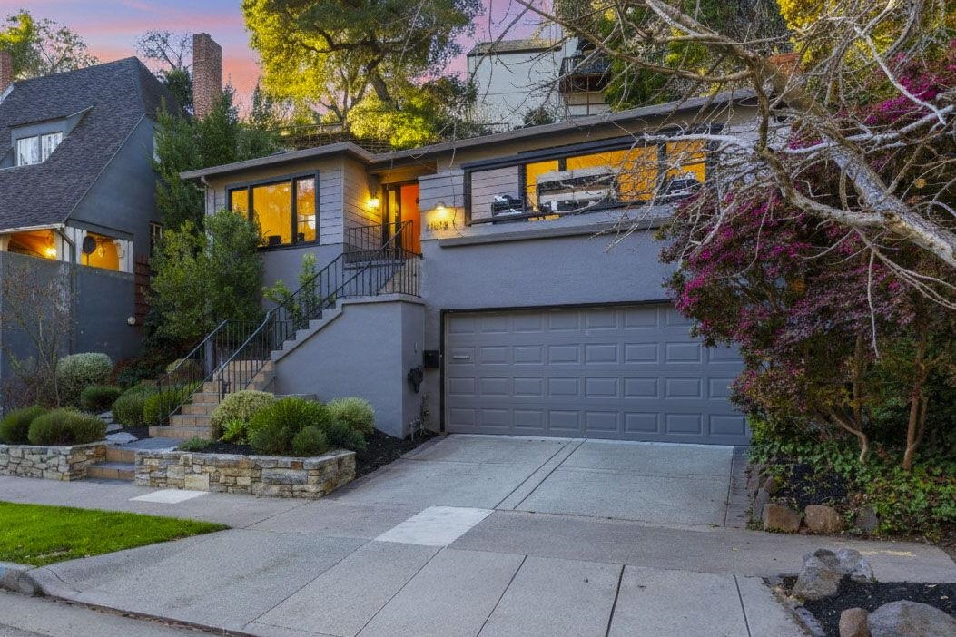 Detail Gallery Image 2 of 43 For 1678 Trestle Glen Rd., Oakland,  CA 94610 - 3 Beds | 2 Baths