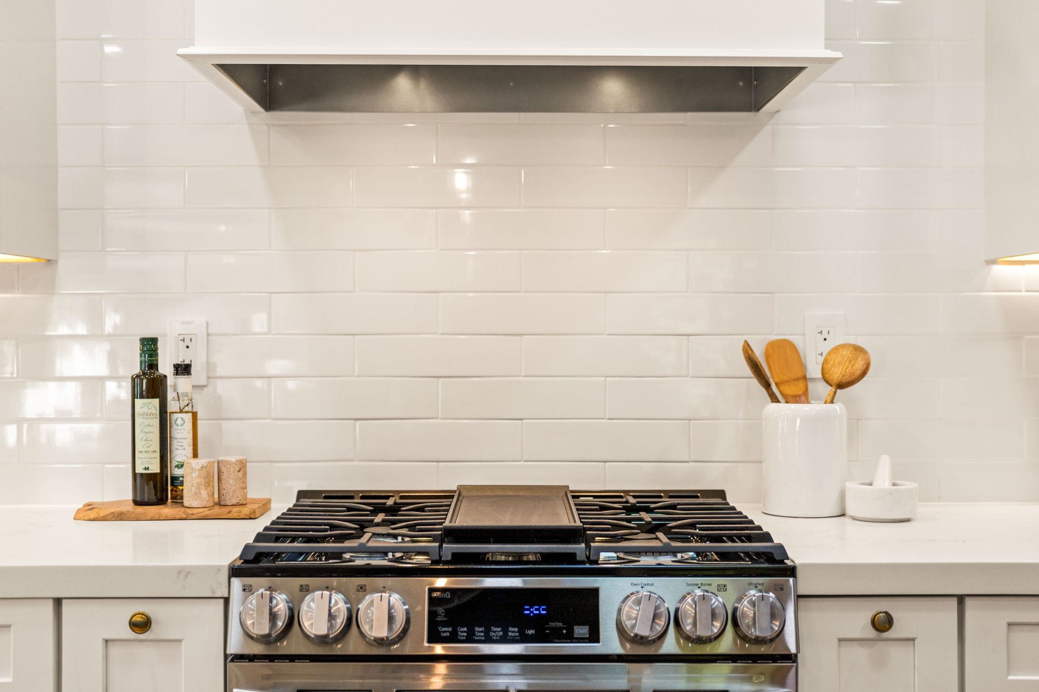 Detail Gallery Image 14 of 43 For 1678 Trestle Glen Rd., Oakland,  CA 94610 - 3 Beds | 2 Baths