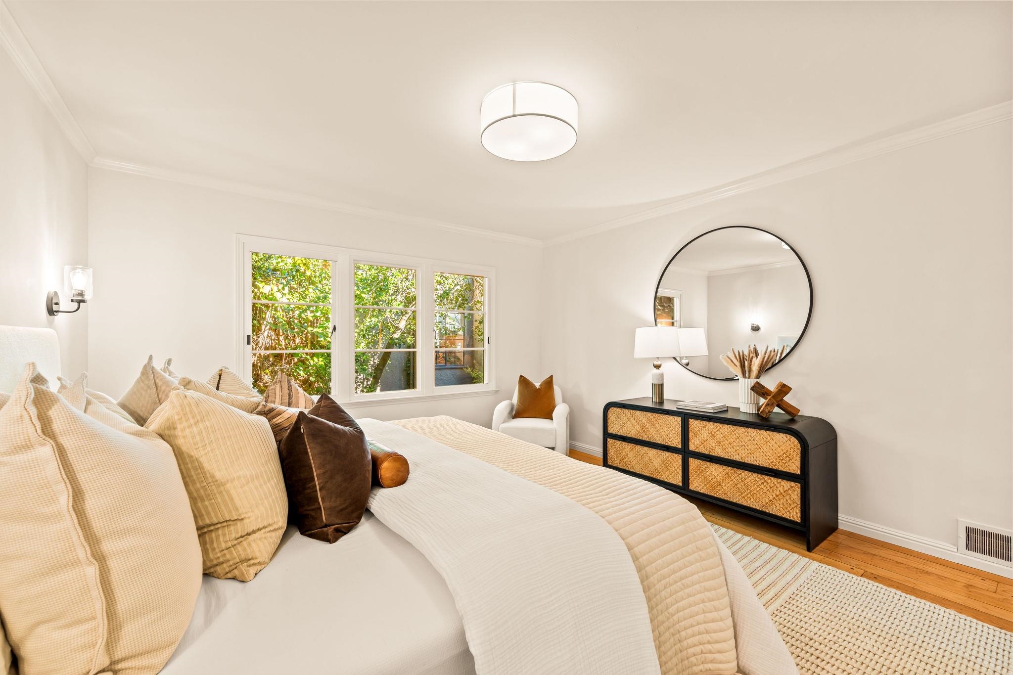 Detail Gallery Image 23 of 43 For 1678 Trestle Glen Rd., Oakland,  CA 94610 - 3 Beds | 2 Baths