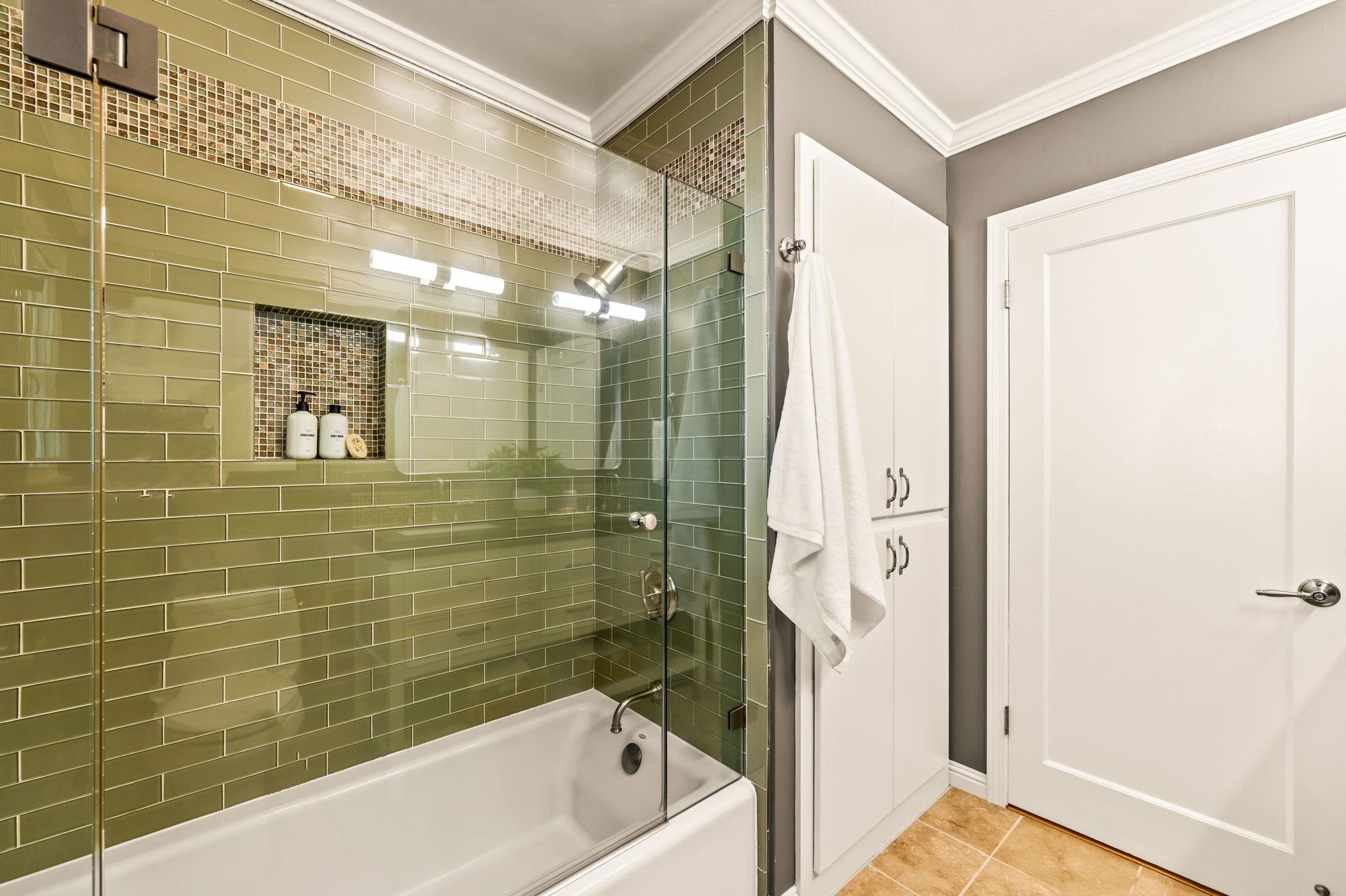 Detail Gallery Image 30 of 43 For 1678 Trestle Glen Rd., Oakland,  CA 94610 - 3 Beds | 2 Baths