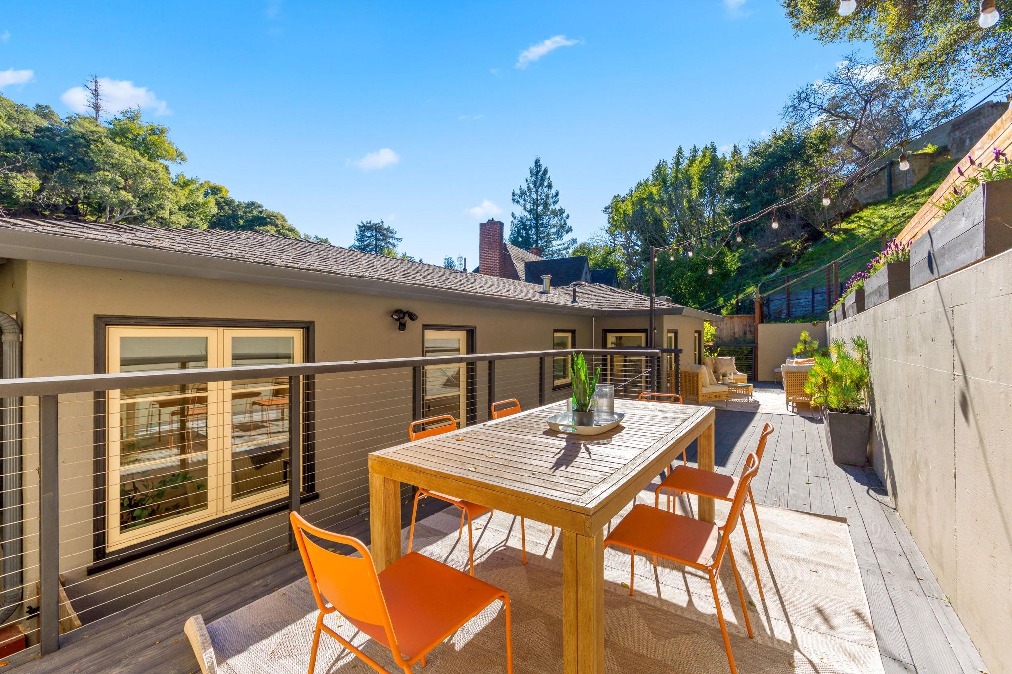 Detail Gallery Image 38 of 43 For 1678 Trestle Glen Rd., Oakland,  CA 94610 - 3 Beds | 2 Baths