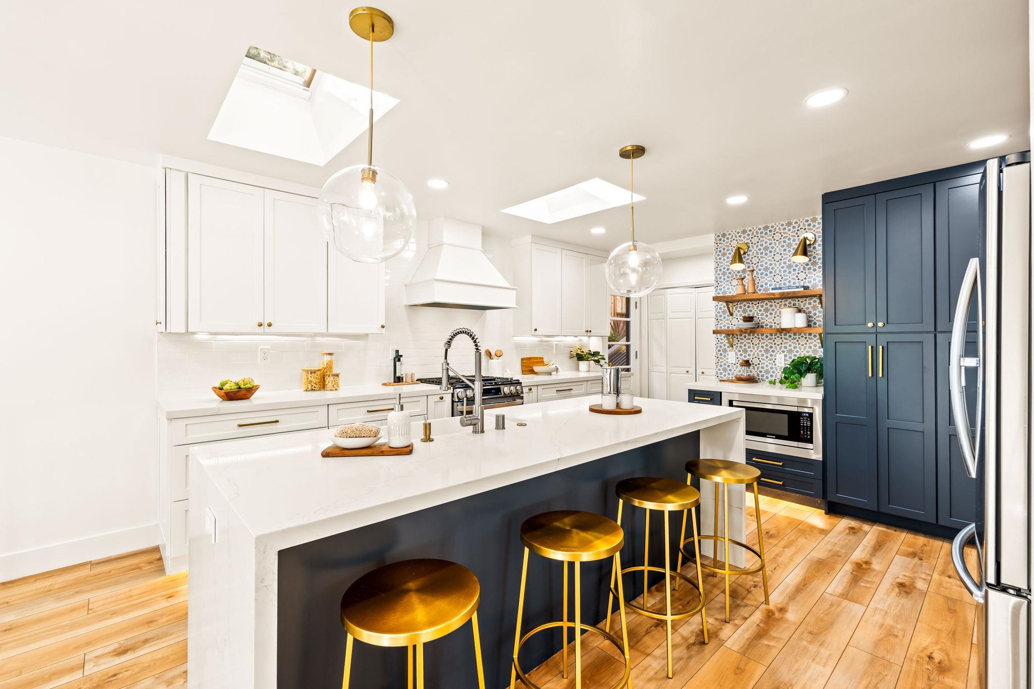 Detail Gallery Image 9 of 43 For 1678 Trestle Glen Rd., Oakland,  CA 94610 - 3 Beds | 2 Baths