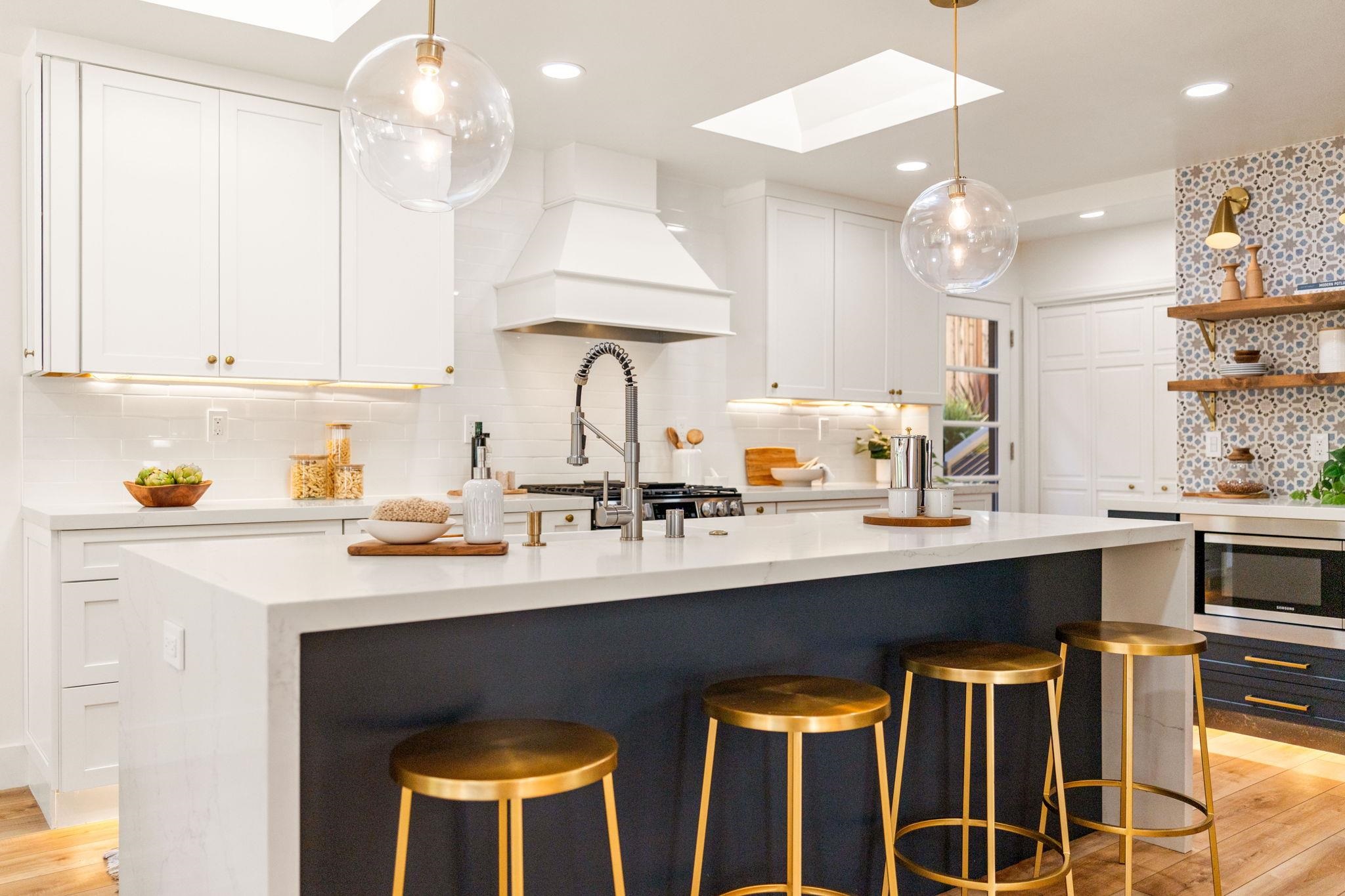 Detail Gallery Image 10 of 43 For 1678 Trestle Glen Rd., Oakland,  CA 94610 - 3 Beds | 2 Baths