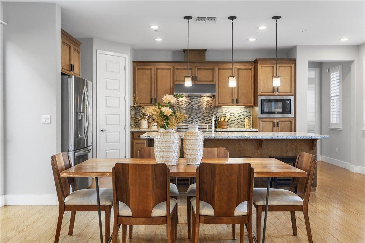 Detail Gallery Image 11 of 60 For 406 Mosley, Alameda,  CA 94501 - 4 Beds | 3/1 Baths