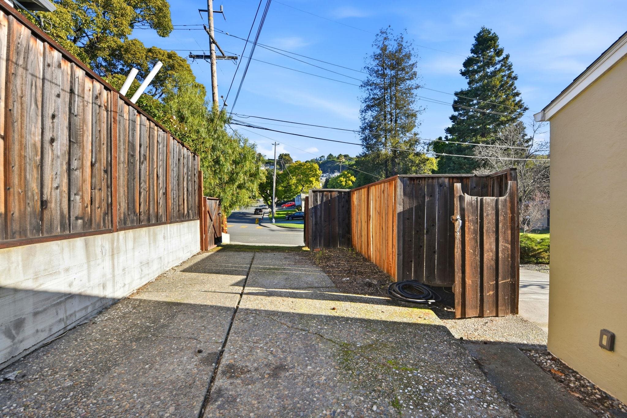 Detail Gallery Image 7 of 60 For 16251 Carolyn St, Castro Valley,  CA 94578 - – Beds | – Baths
