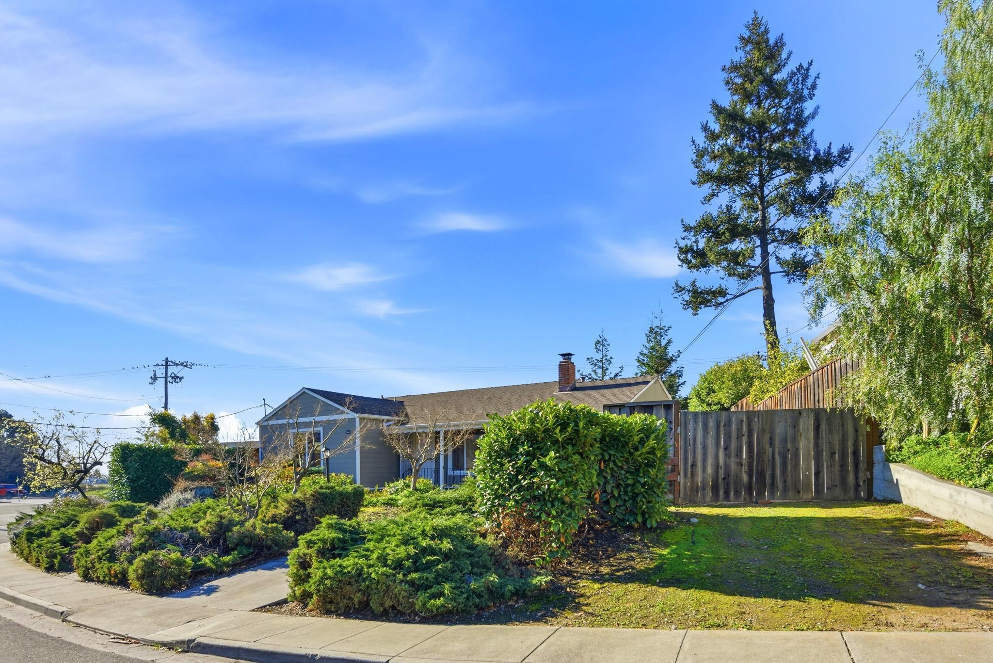 Detail Gallery Image 9 of 60 For 16251 Carolyn St, Castro Valley,  CA 94578 - – Beds | – Baths