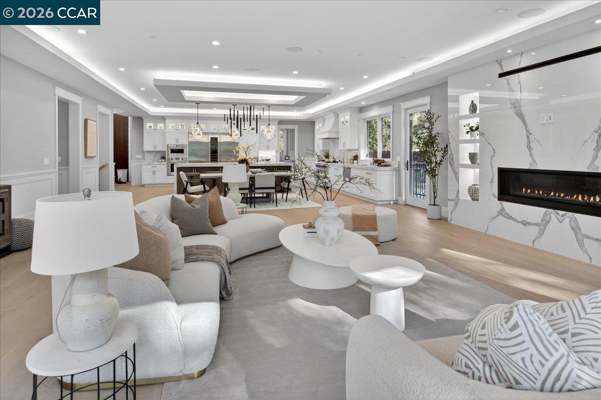 Detail Gallery Image 12 of 49 For 74 Middlefield Rd, Atherton,  CA 94027 - 9 Beds | 9/1 Baths