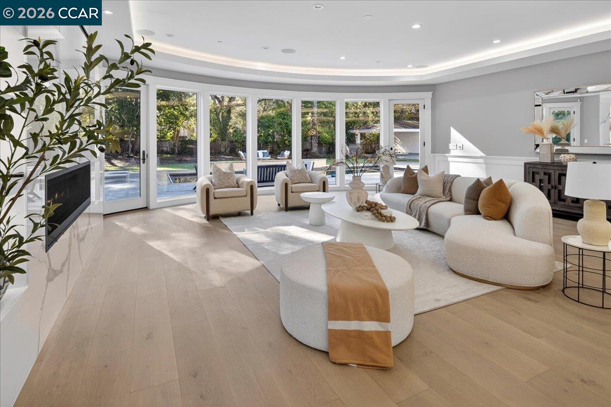 Detail Gallery Image 13 of 49 For 74 Middlefield Rd, Atherton,  CA 94027 - 9 Beds | 9/1 Baths