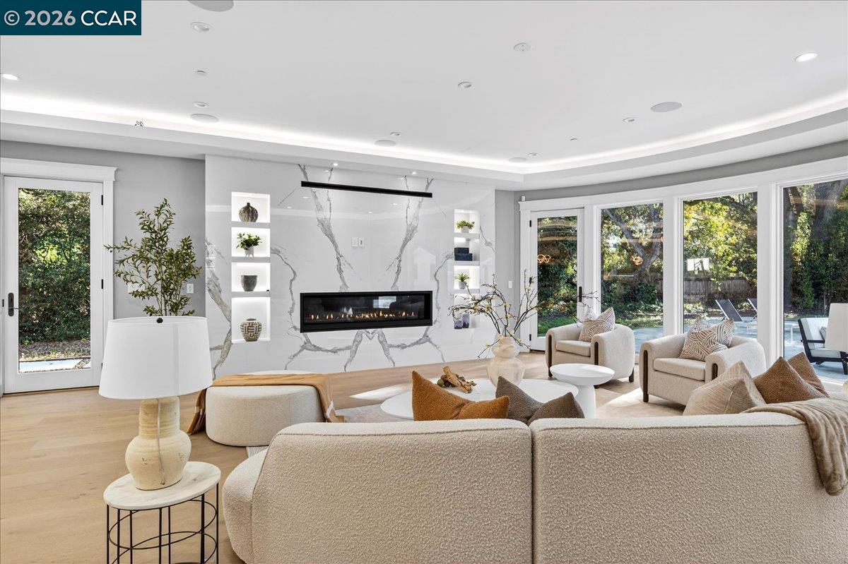 Detail Gallery Image 14 of 49 For 74 Middlefield Rd, Atherton,  CA 94027 - 9 Beds | 9/1 Baths