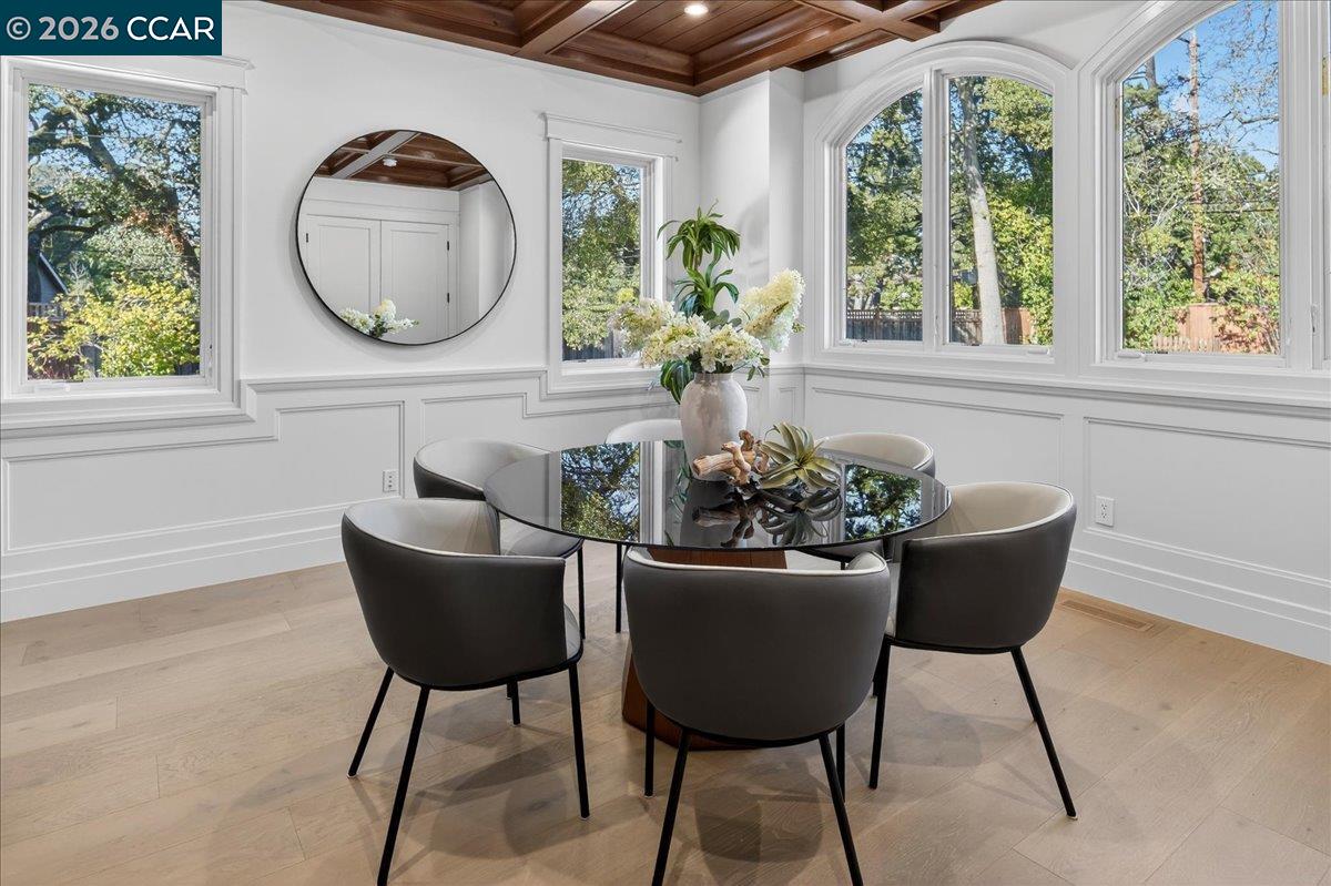 Detail Gallery Image 18 of 49 For 74 Middlefield Rd, Atherton,  CA 94027 - 9 Beds | 9/1 Baths