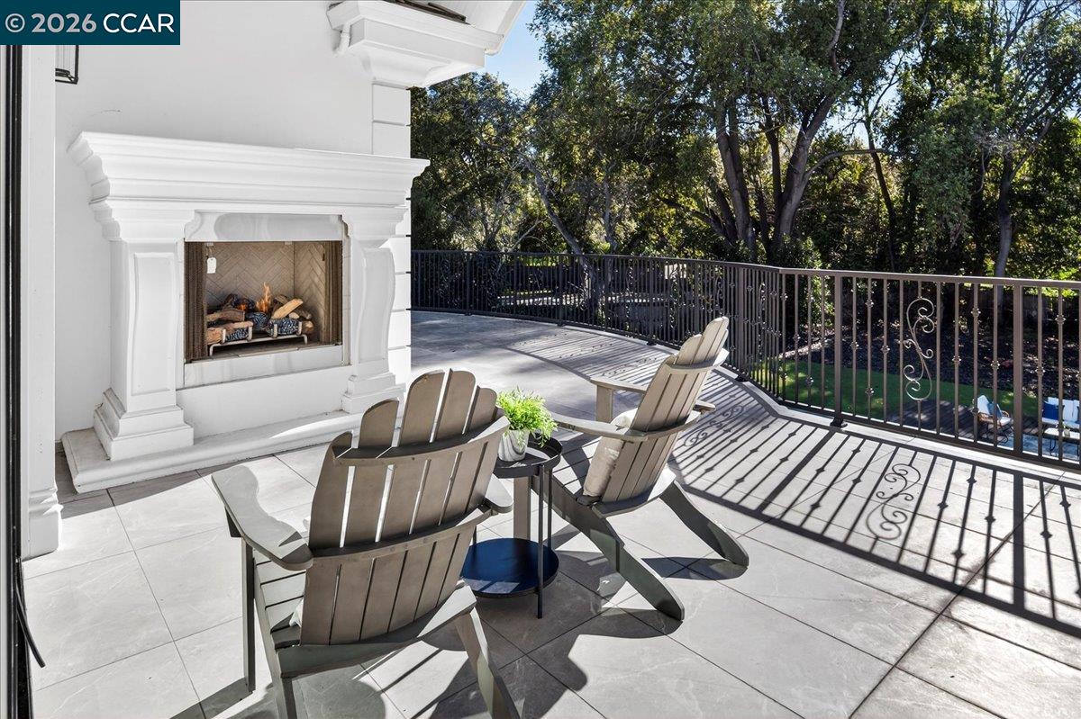 Detail Gallery Image 22 of 49 For 74 Middlefield Rd, Atherton,  CA 94027 - 9 Beds | 9/1 Baths