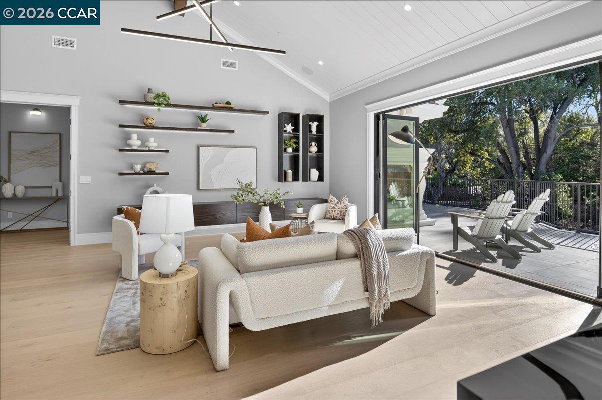 Detail Gallery Image 25 of 49 For 74 Middlefield Rd, Atherton,  CA 94027 - 9 Beds | 9/1 Baths