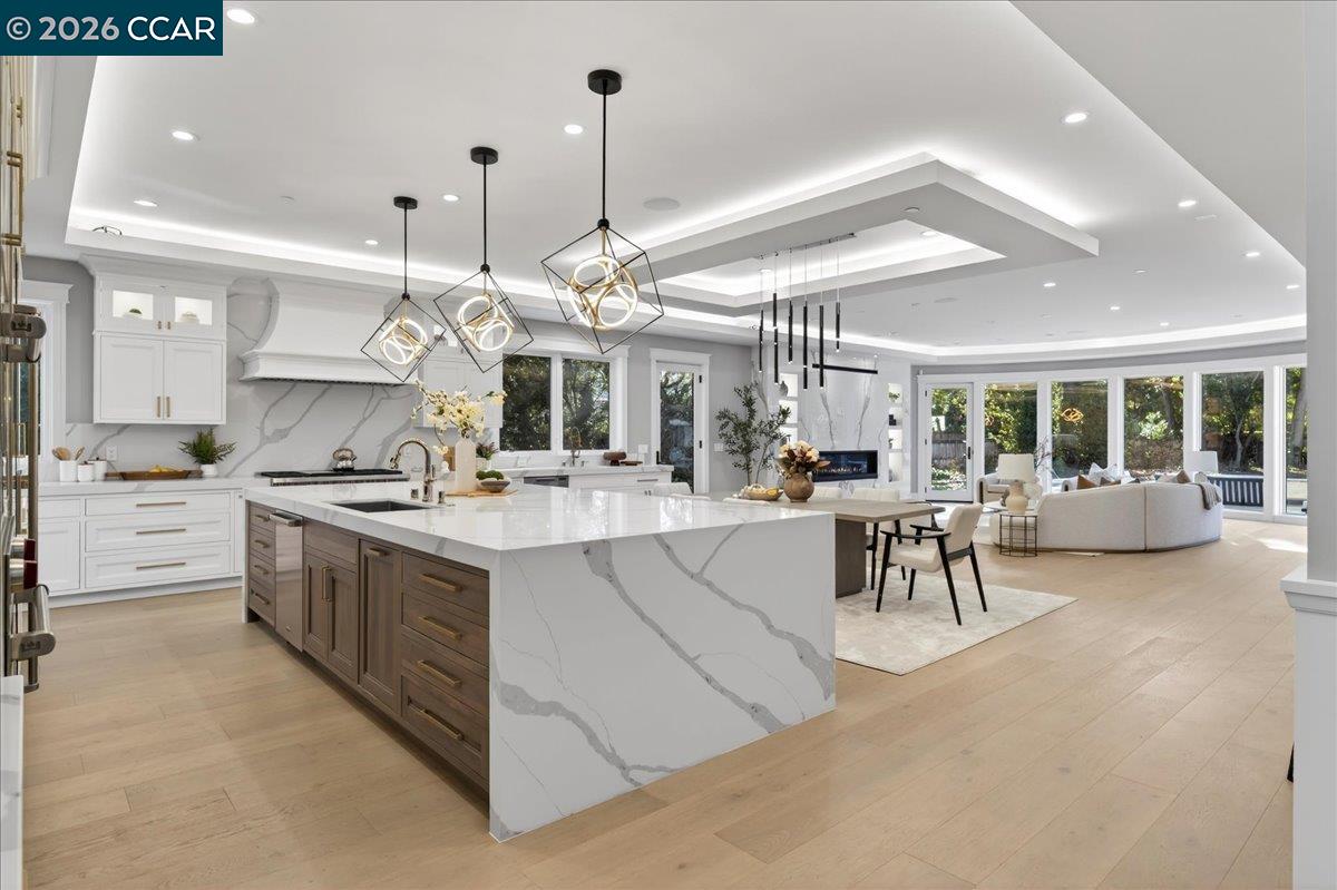 Detail Gallery Image 4 of 49 For 74 Middlefield Rd, Atherton,  CA 94027 - 9 Beds | 9/1 Baths