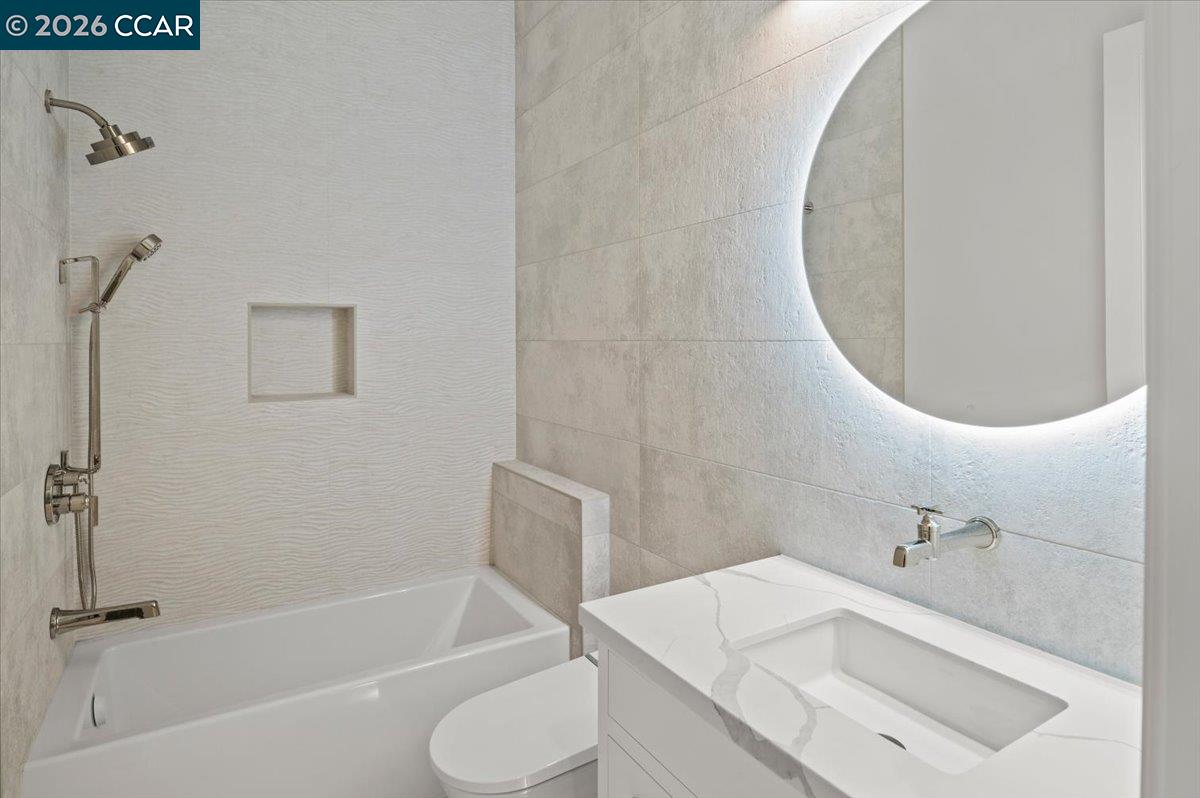 Detail Gallery Image 35 of 49 For 74 Middlefield Rd, Atherton,  CA 94027 - 9 Beds | 9/1 Baths