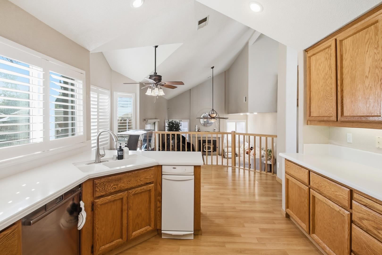 Detail Gallery Image 13 of 60 For 1220 Breakwater Way, Brentwood,  CA 94513 - 4 Beds | 3 Baths