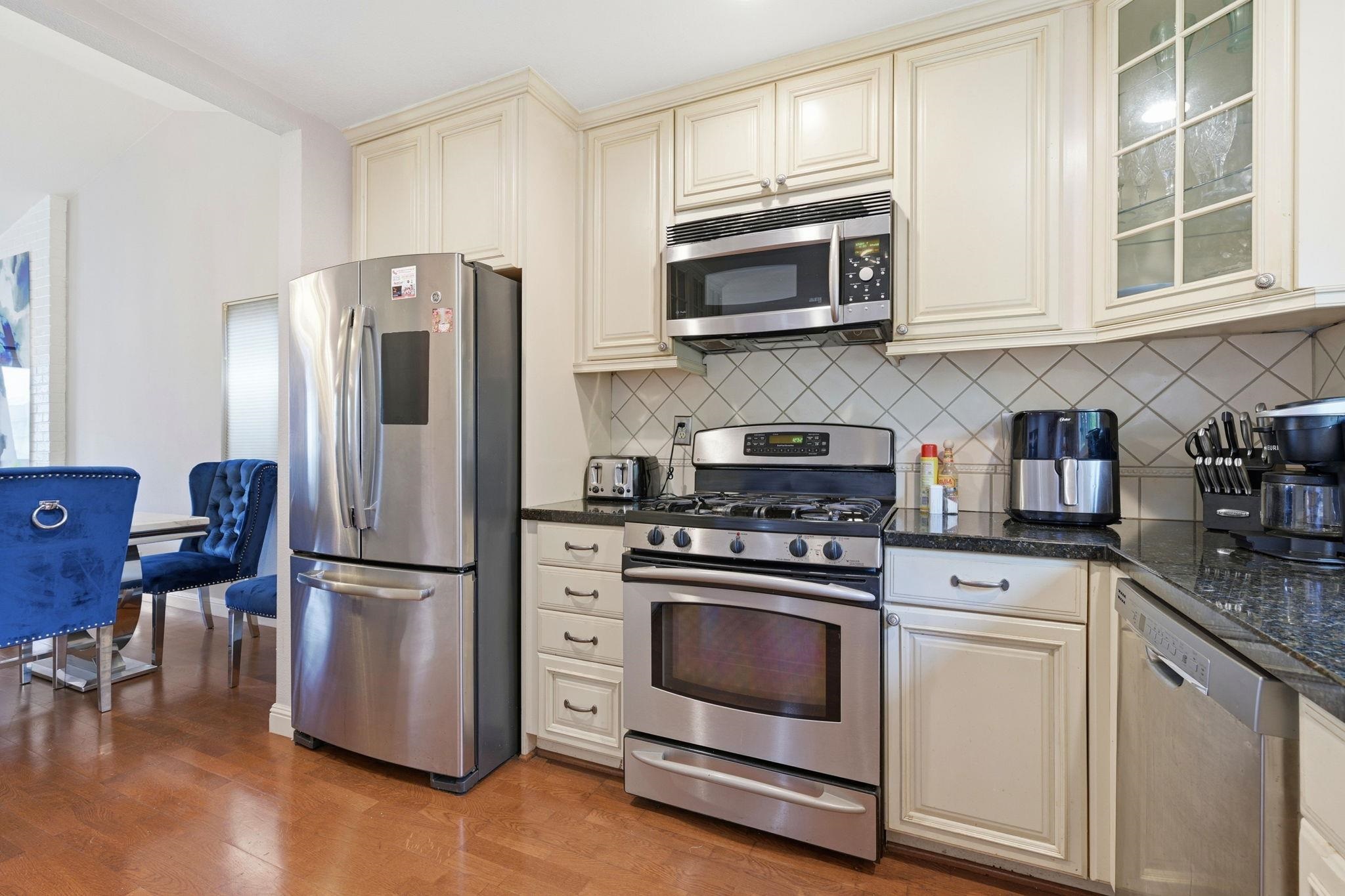 Detail Gallery Image 6 of 38 For 4135 Boulder Creek Cir, Stockton,  CA 95219 - 3 Beds | 2 Baths