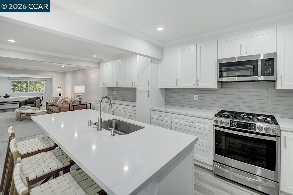 Photo #4: 41121216 Listing: Photo #4