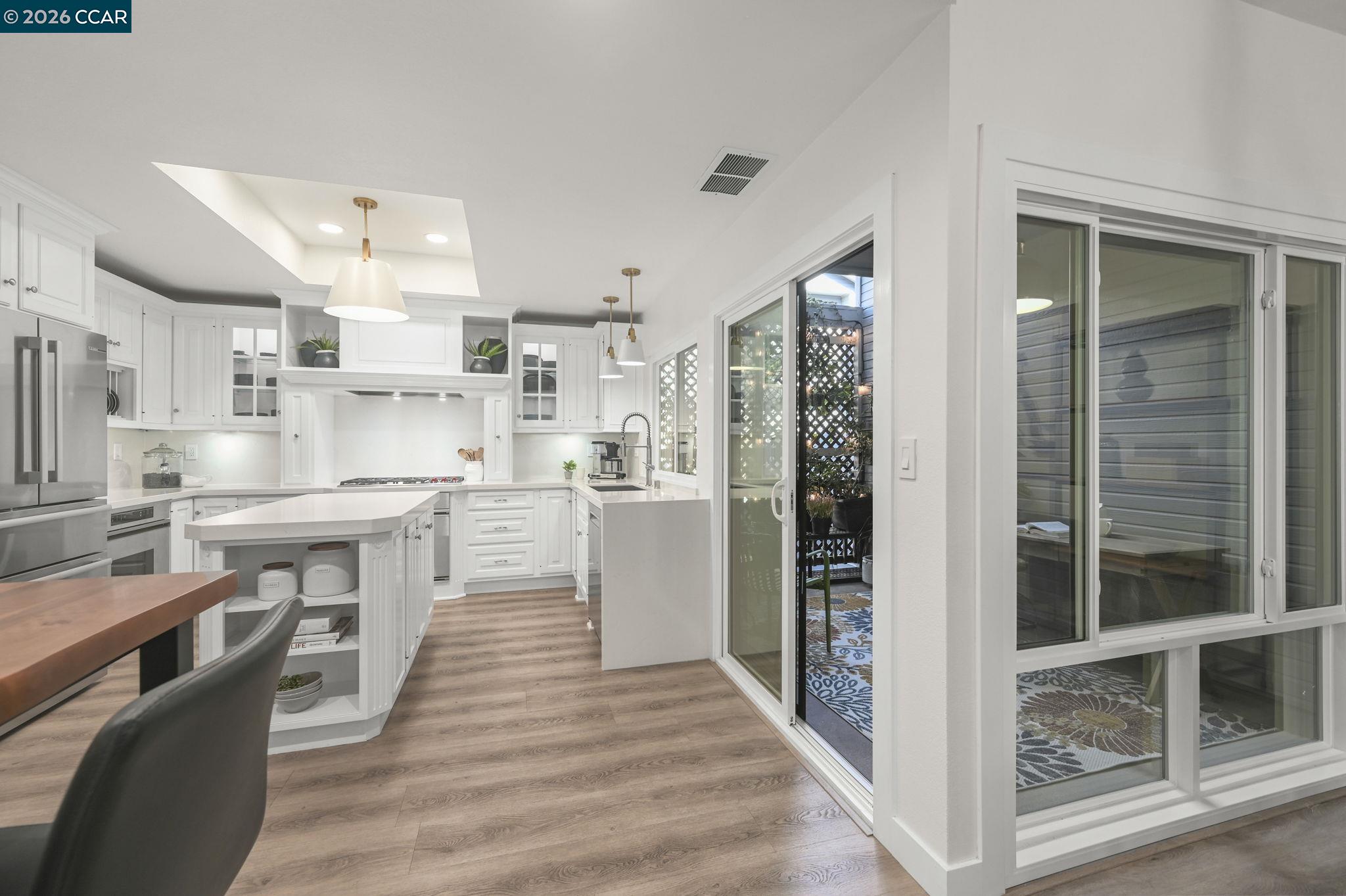 Detail Gallery Image 11 of 49 For 1713 Geary Rd, Walnut Creek,  CA 94597 - 3 Beds | 3/1 Baths